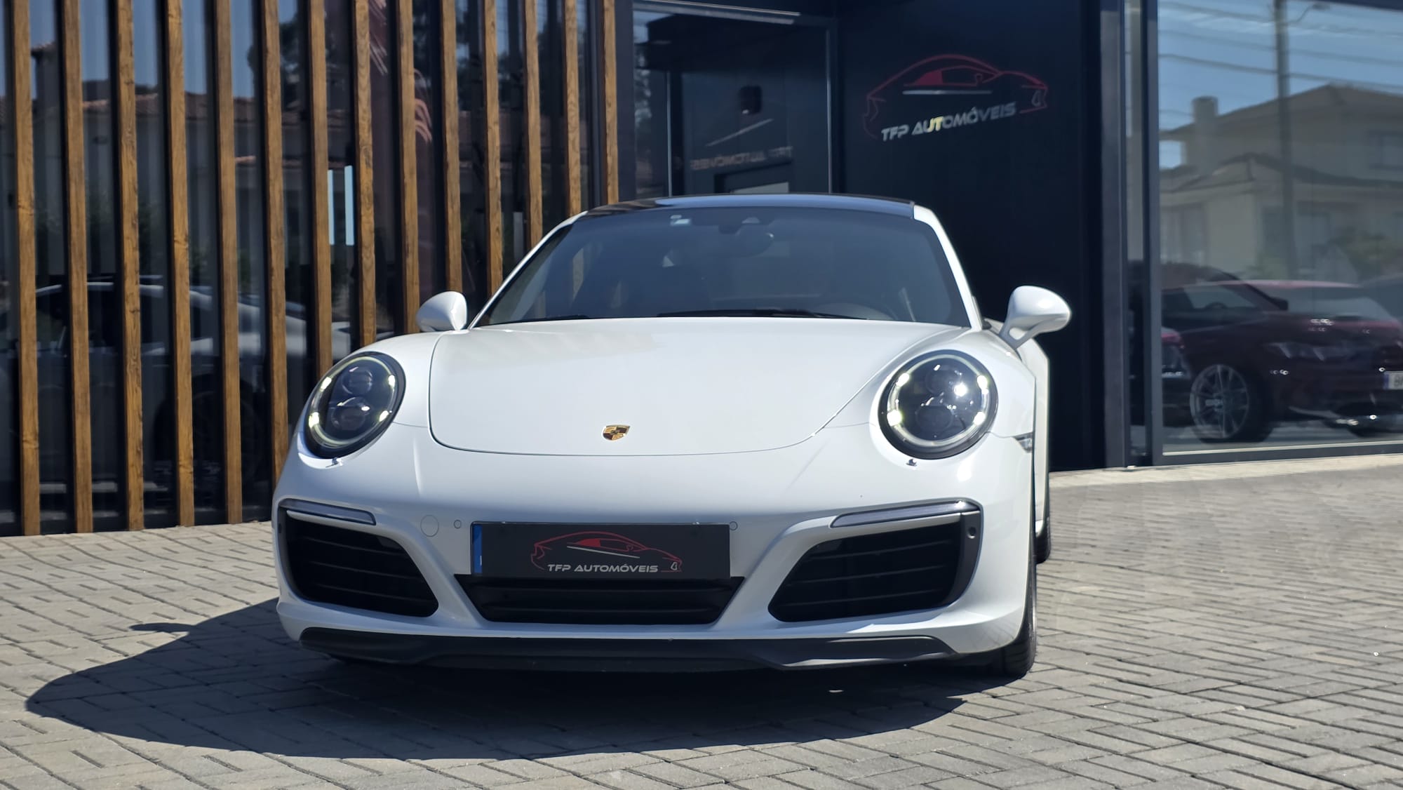
								Porsche 911 Carrera 4 GTS total									