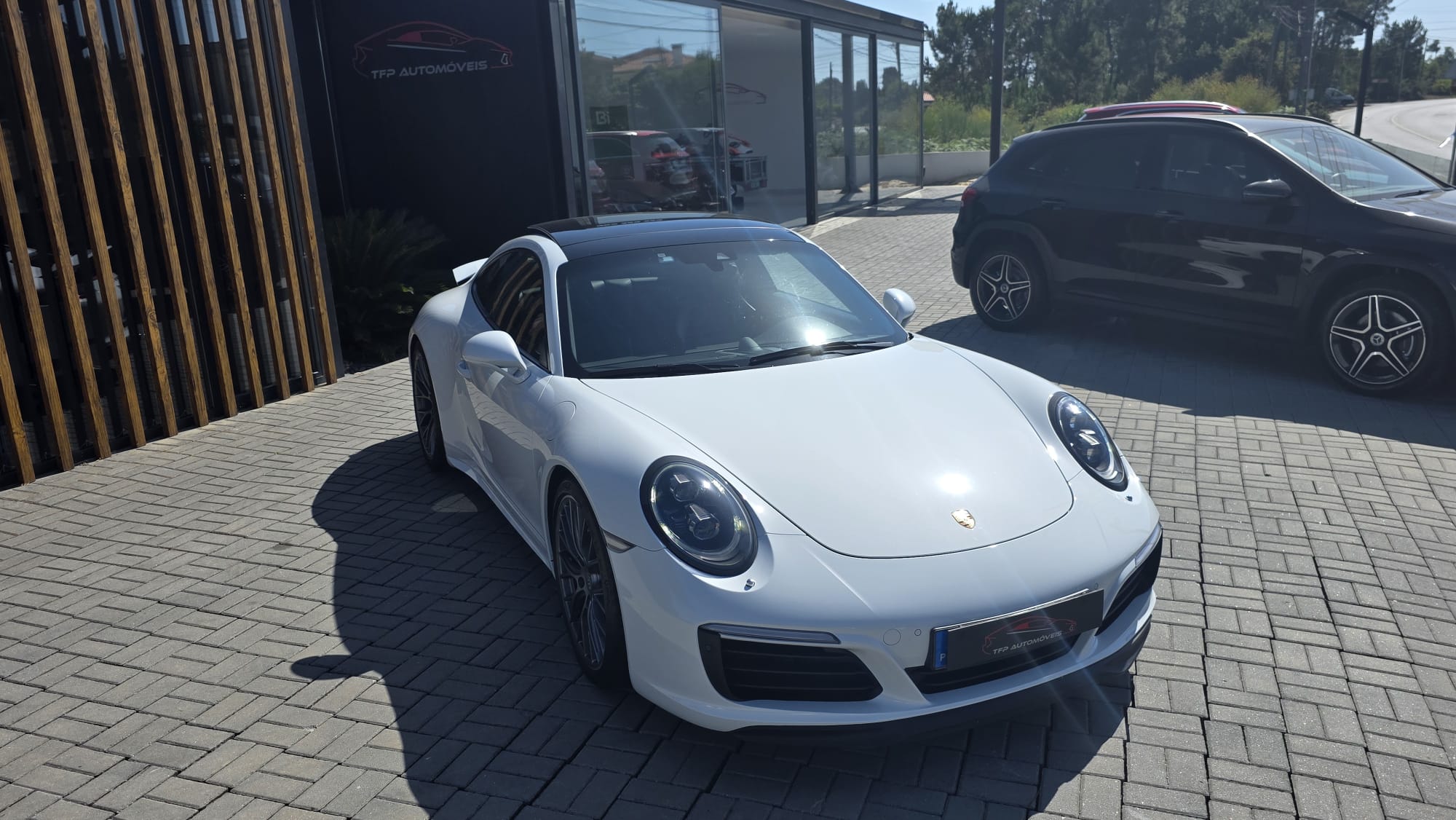 
								Porsche 911 Carrera 4 GTS total									