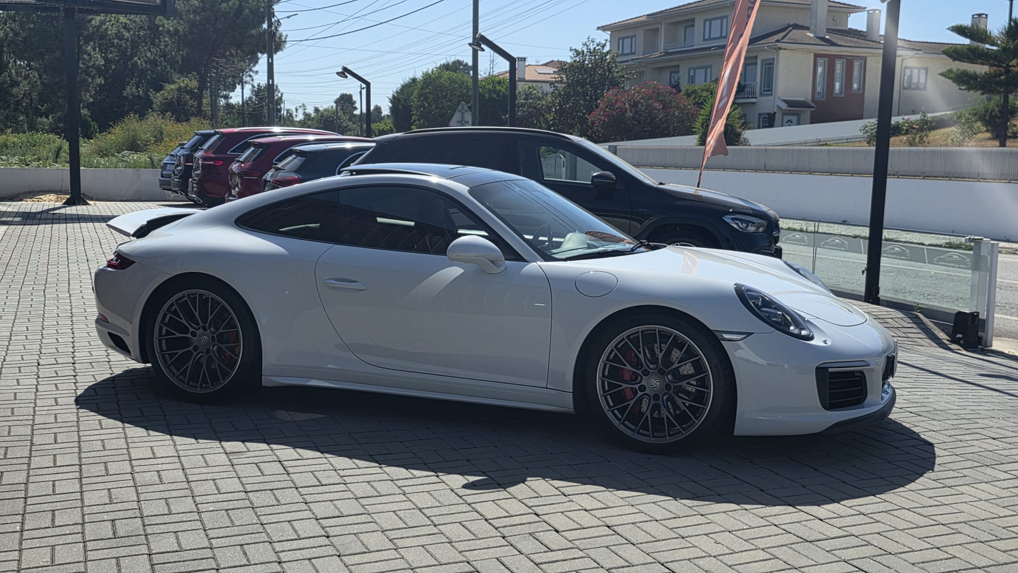 
								Porsche 911 Carrera 4 GTS total									