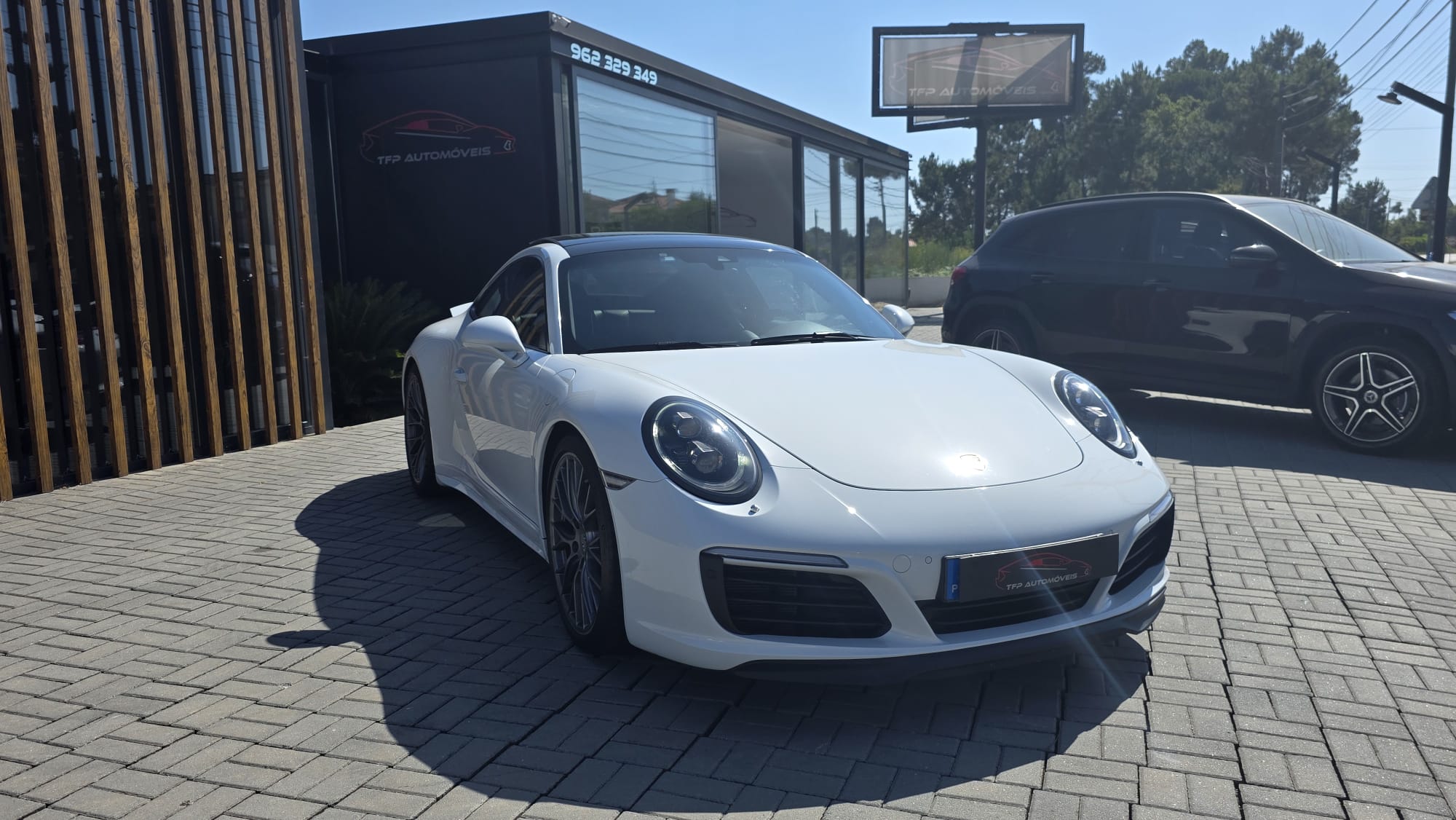 
								Porsche 911 Carrera 4 GTS total									