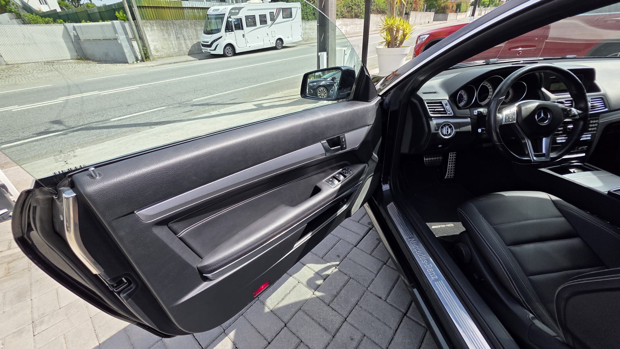 
								Mercedes E250 CDI Coupe AMG total									