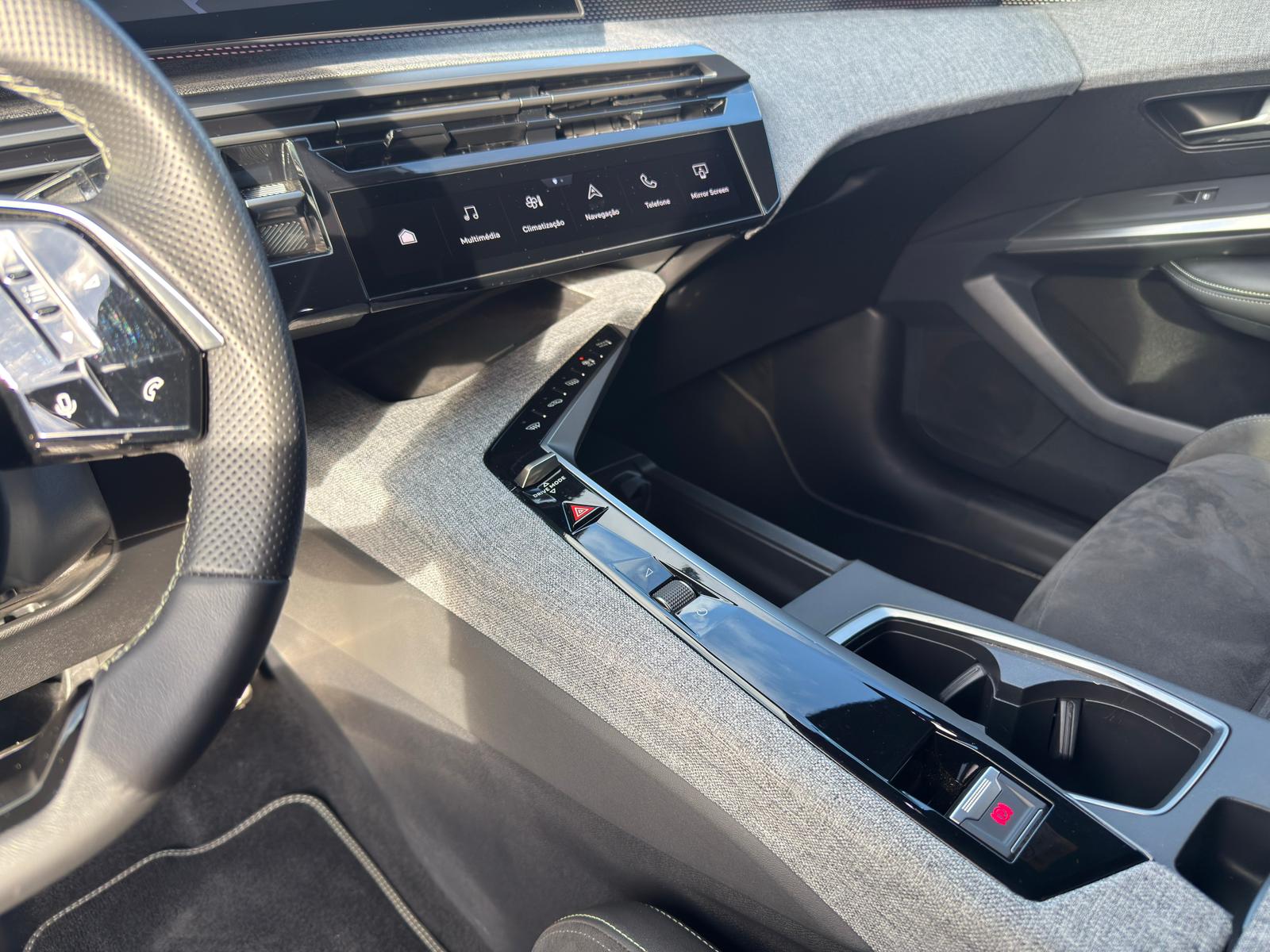 
								Peugeot 3008 1.2 Hybrid GT total									