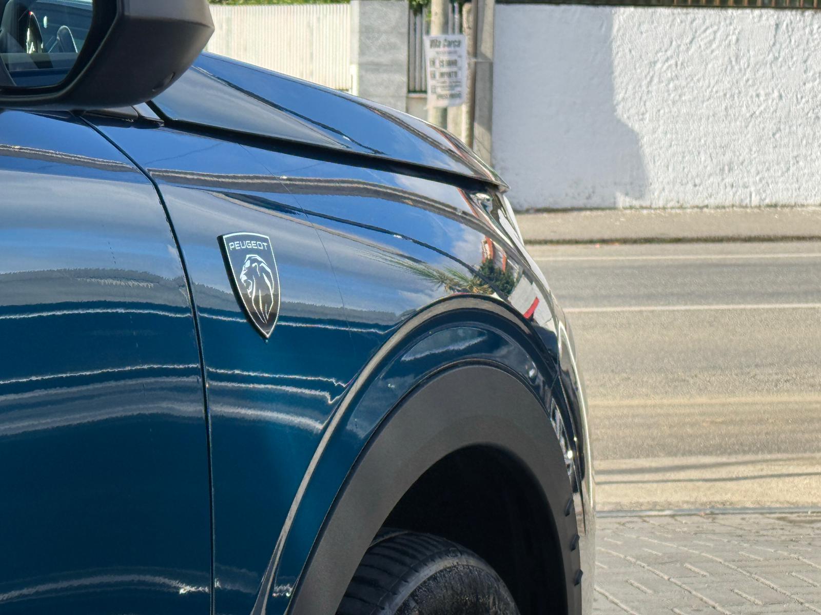 
								Peugeot 3008 1.2 Hybrid GT total									