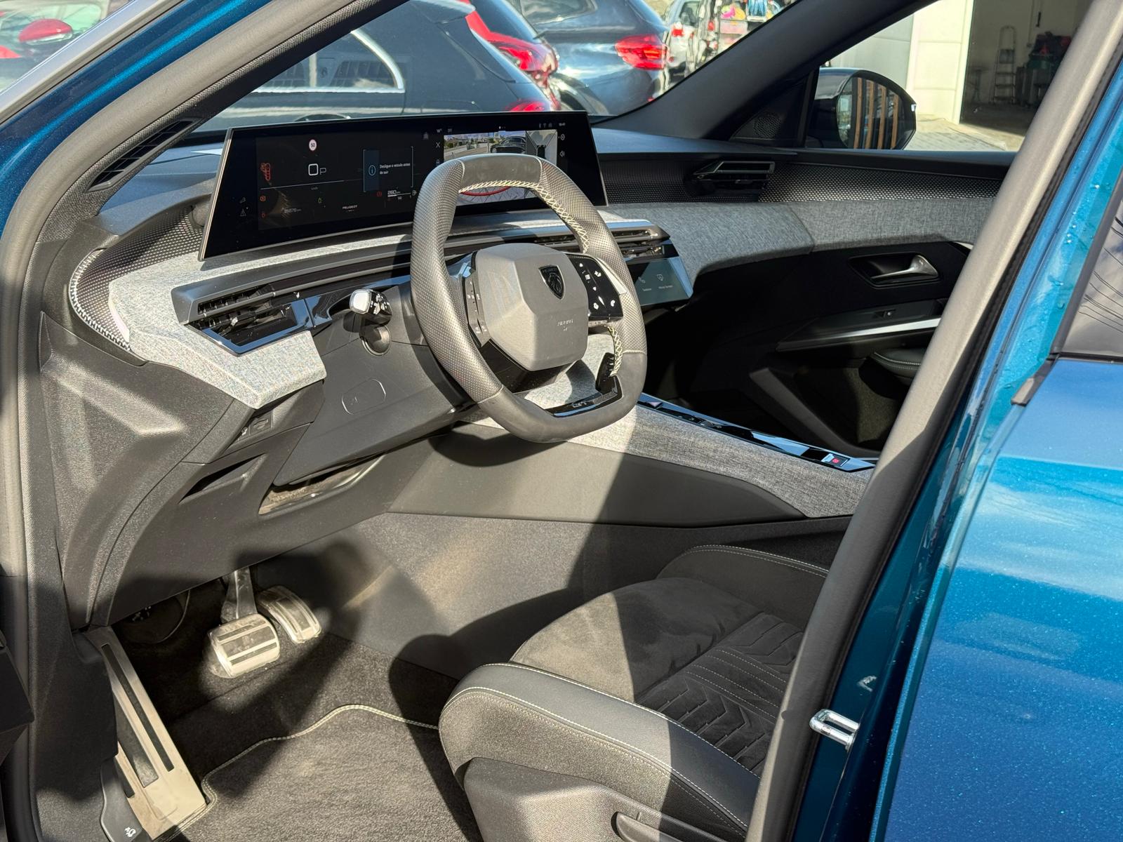 
								Peugeot 3008 1.2 Hybrid GT total									