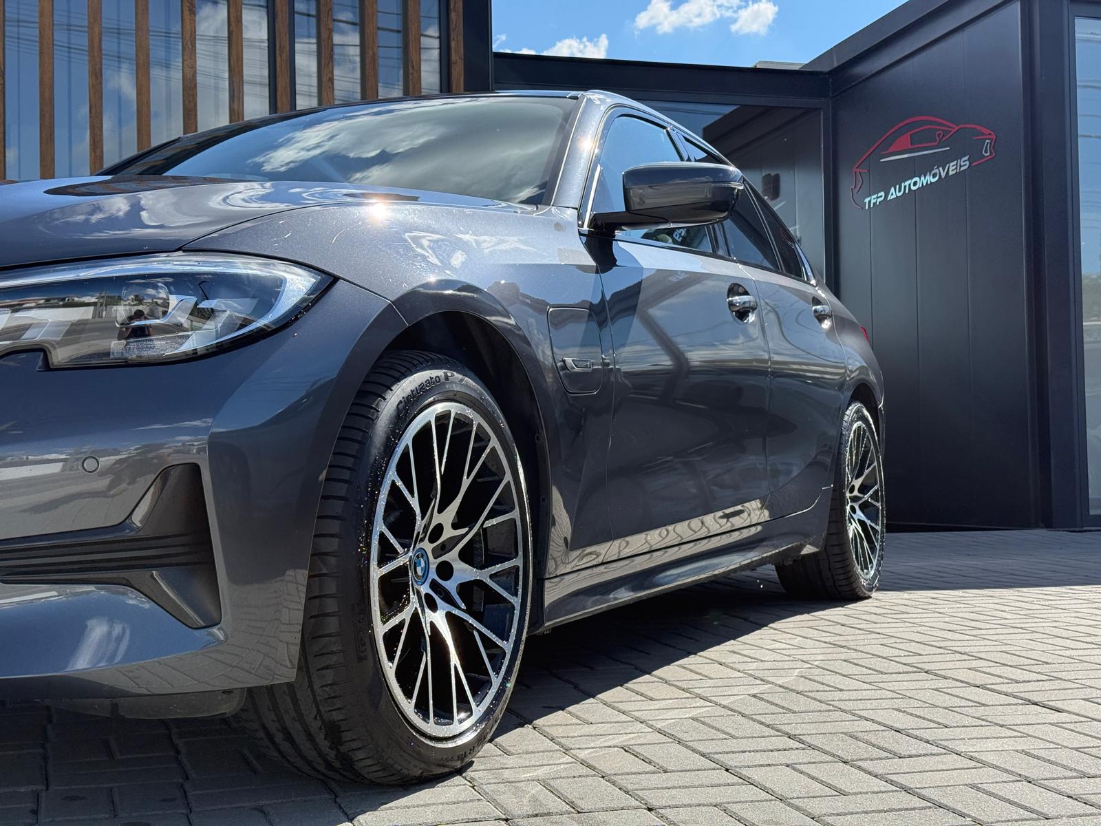 
								BMW 320e Sport total									