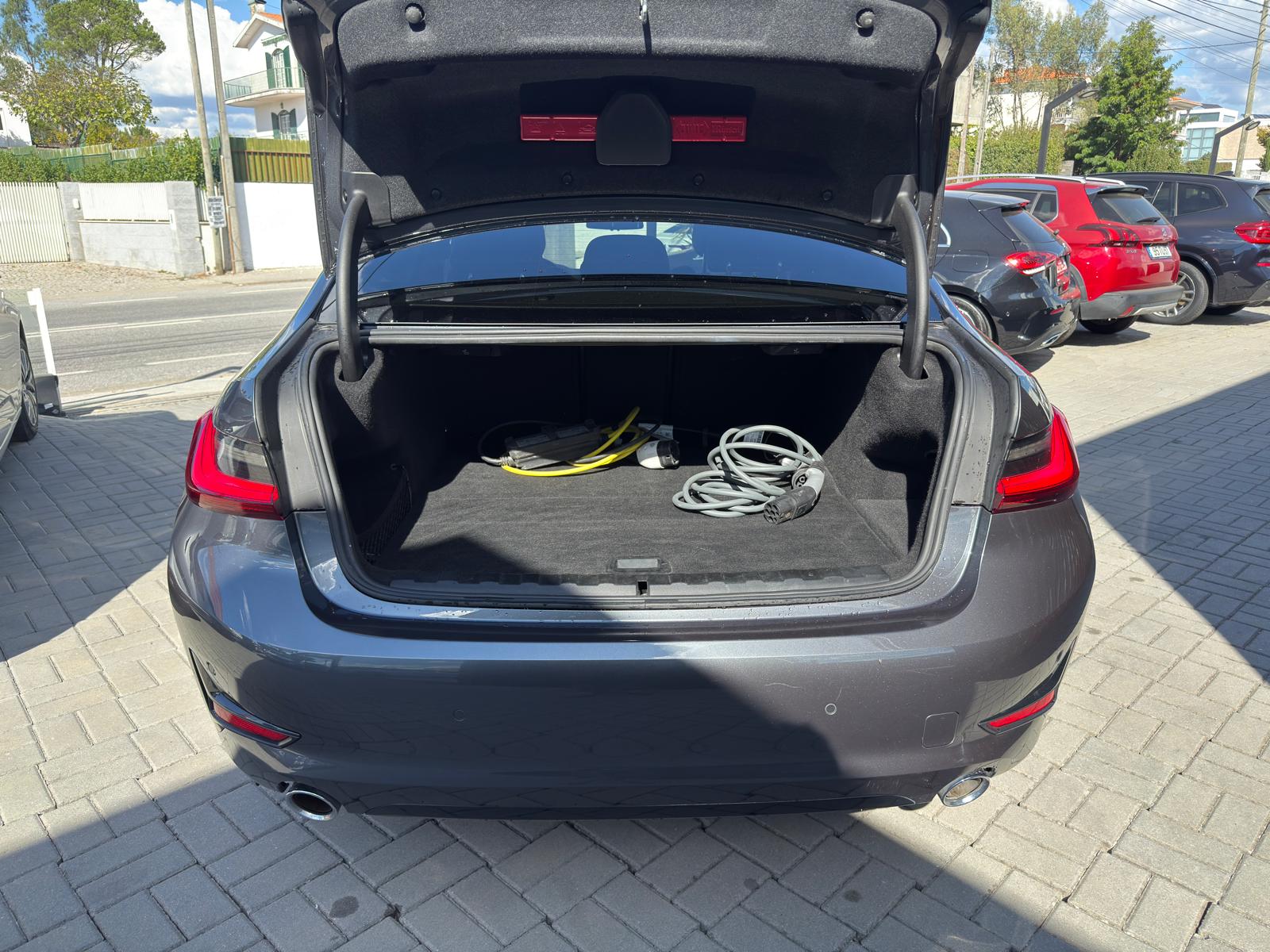 
								BMW 320e Sport total									