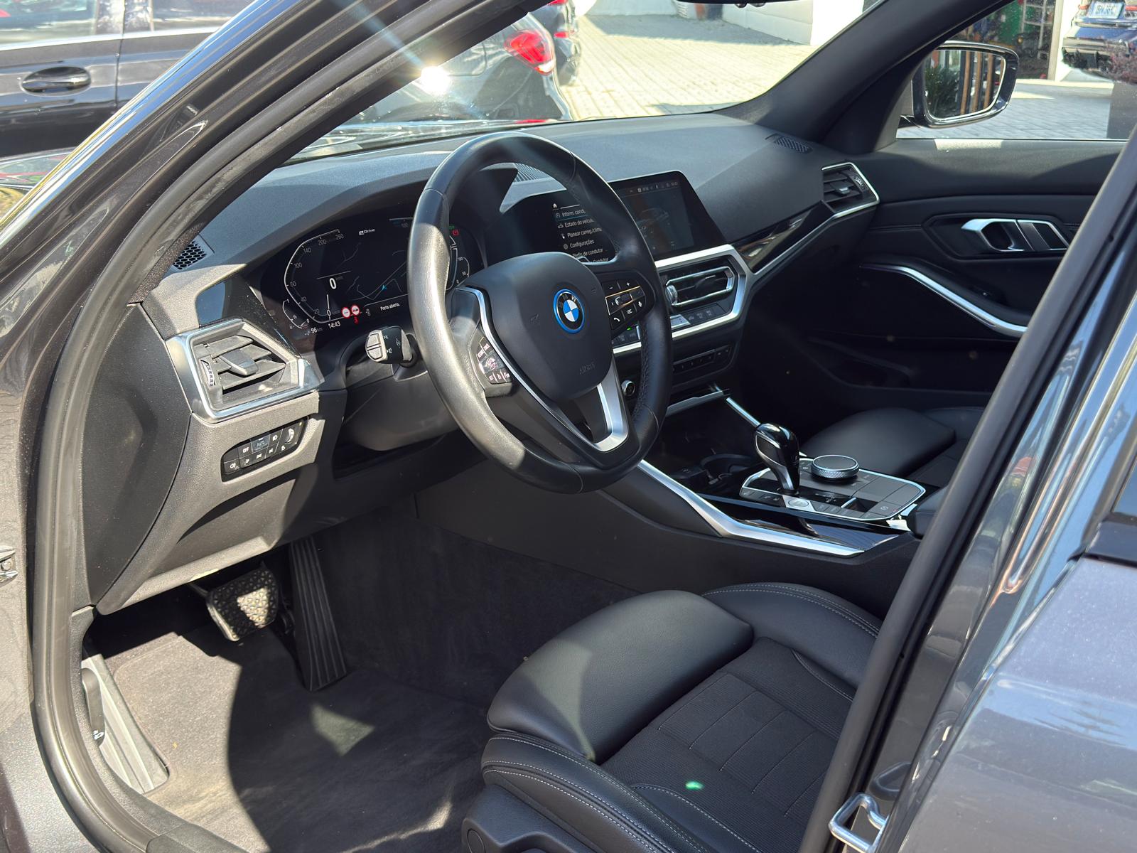 
								BMW 320e Sport total									