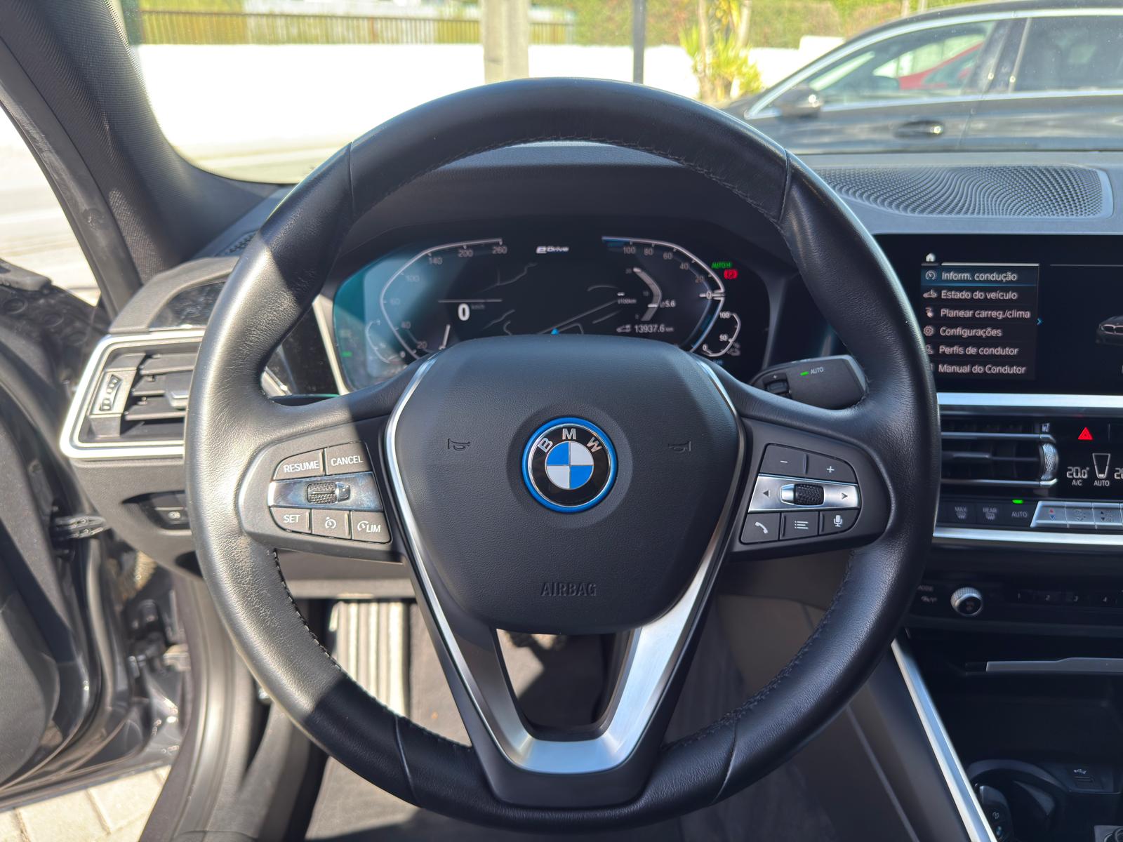 
								BMW 320e Sport total									