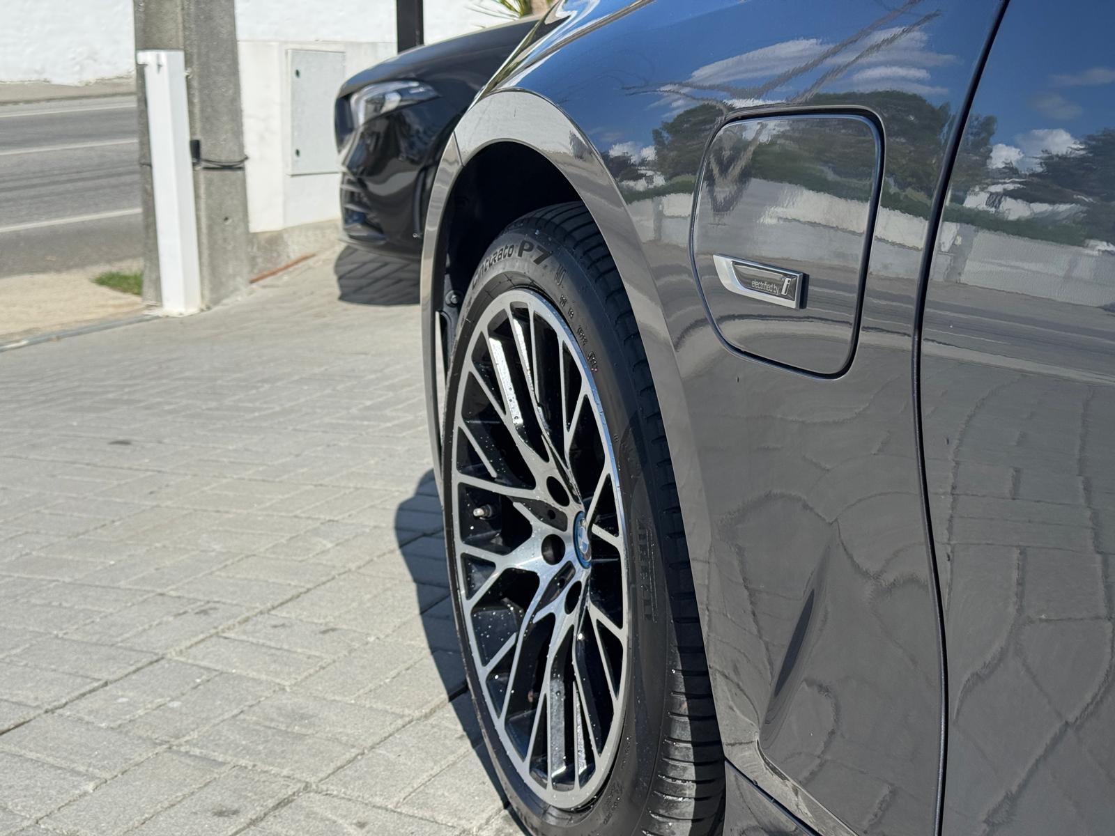 
								BMW 320e Sport total									