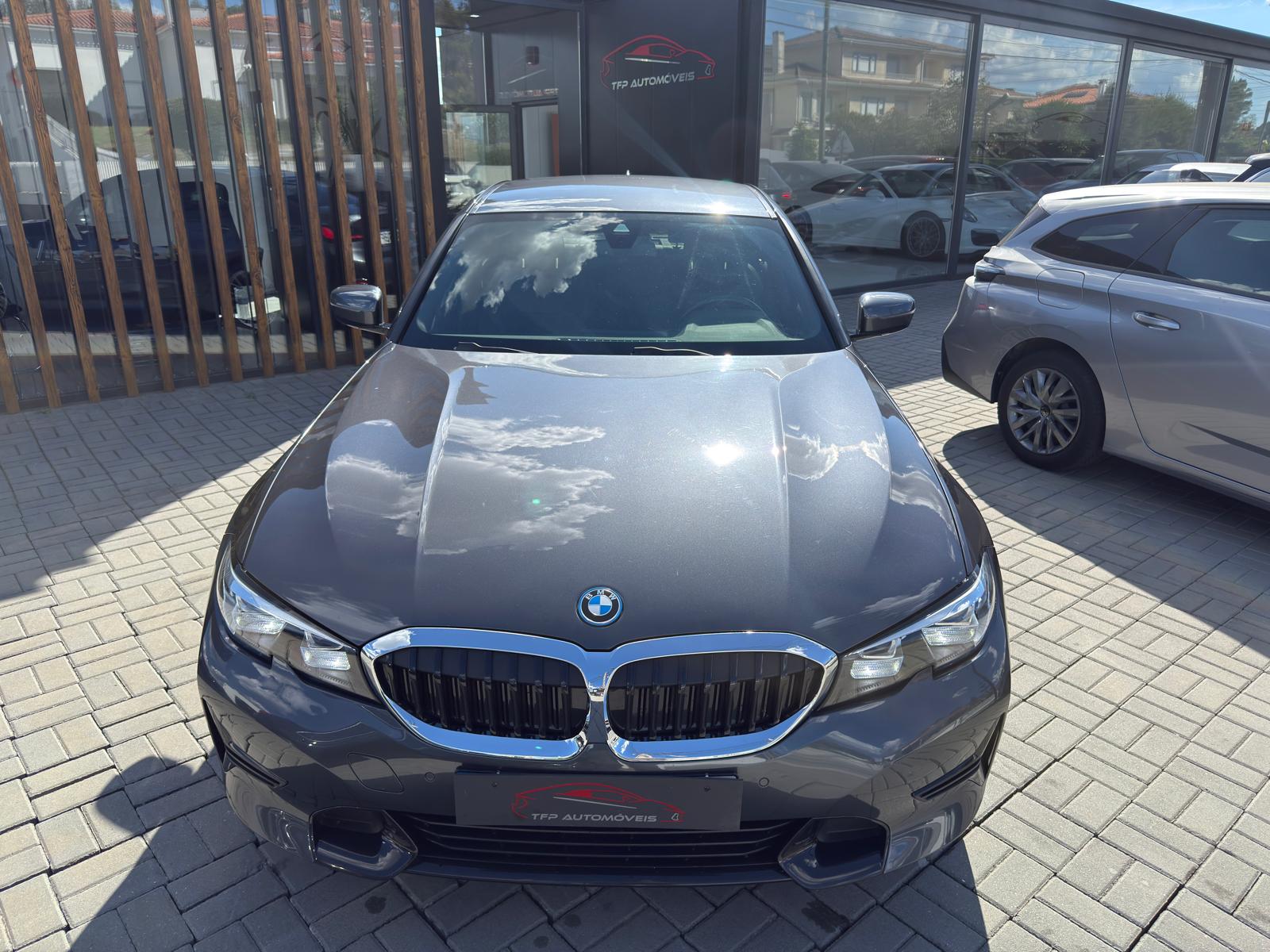 
								BMW 320e Sport total									