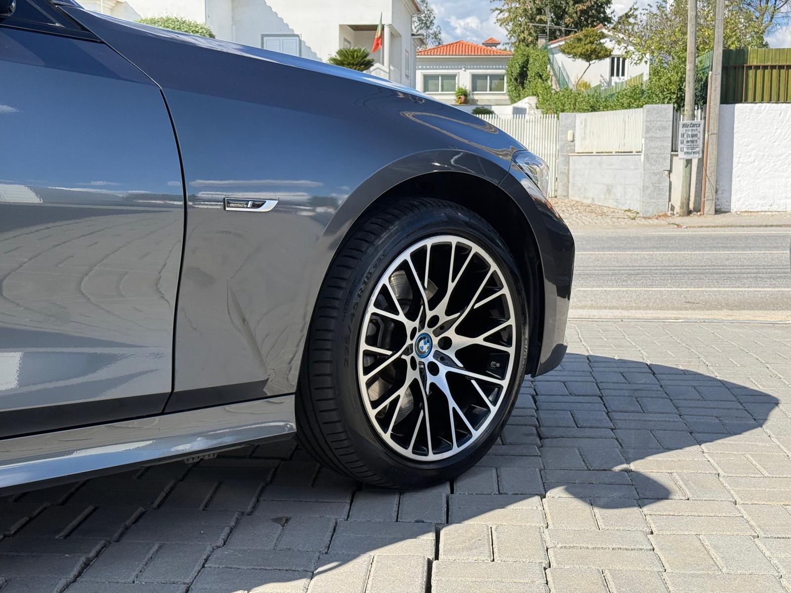 
								BMW 320e Sport total									