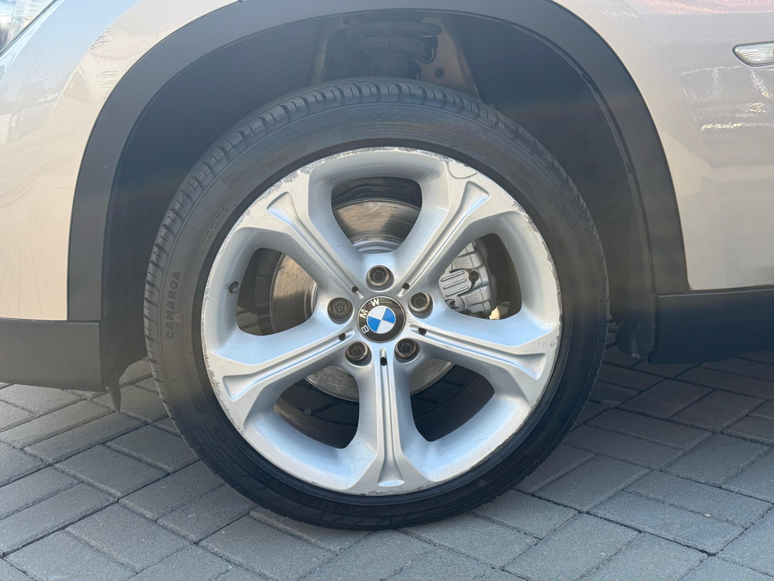 
								BMW X1 20 d xDrive total									