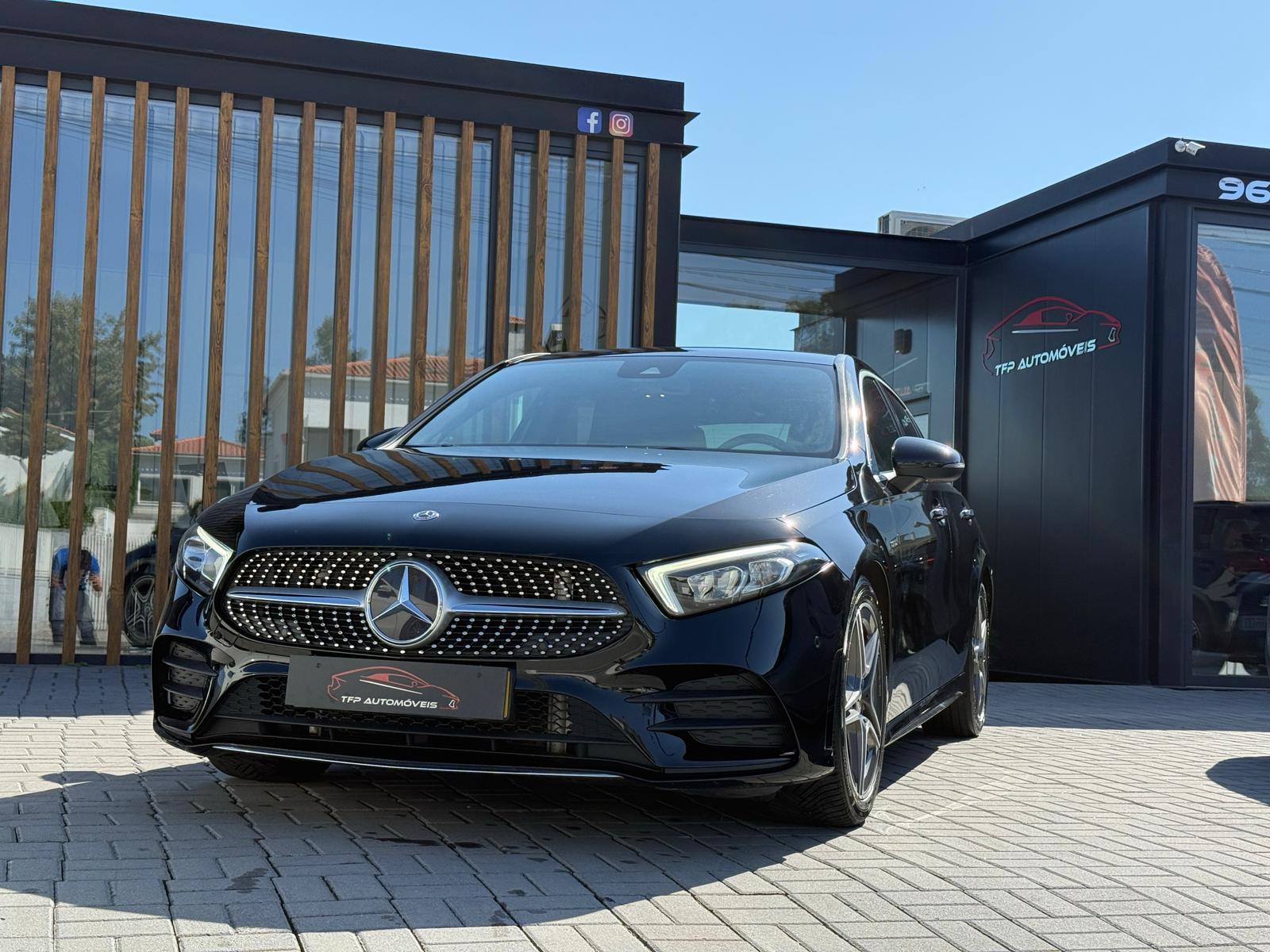 
								Mercedes-Benz Classe A 180 d AMG total									