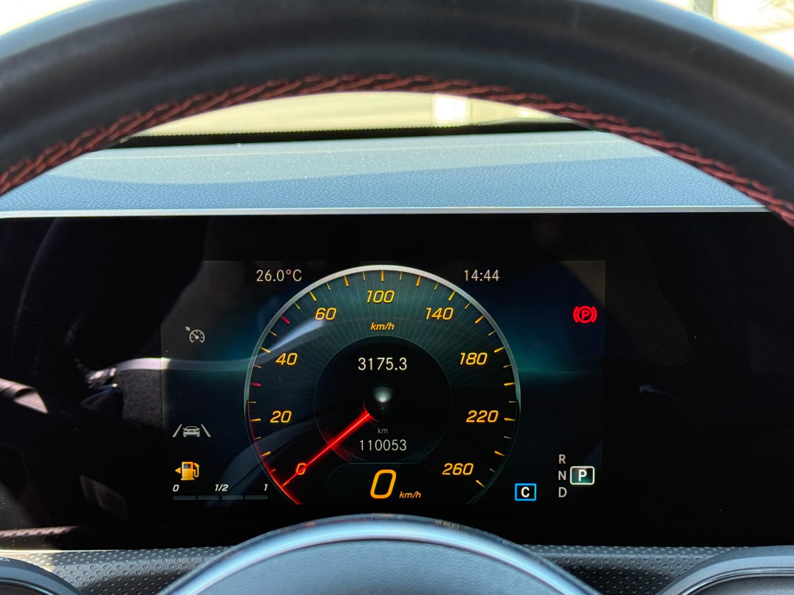 
								Mercedes-Benz Classe A 180 d AMG total									