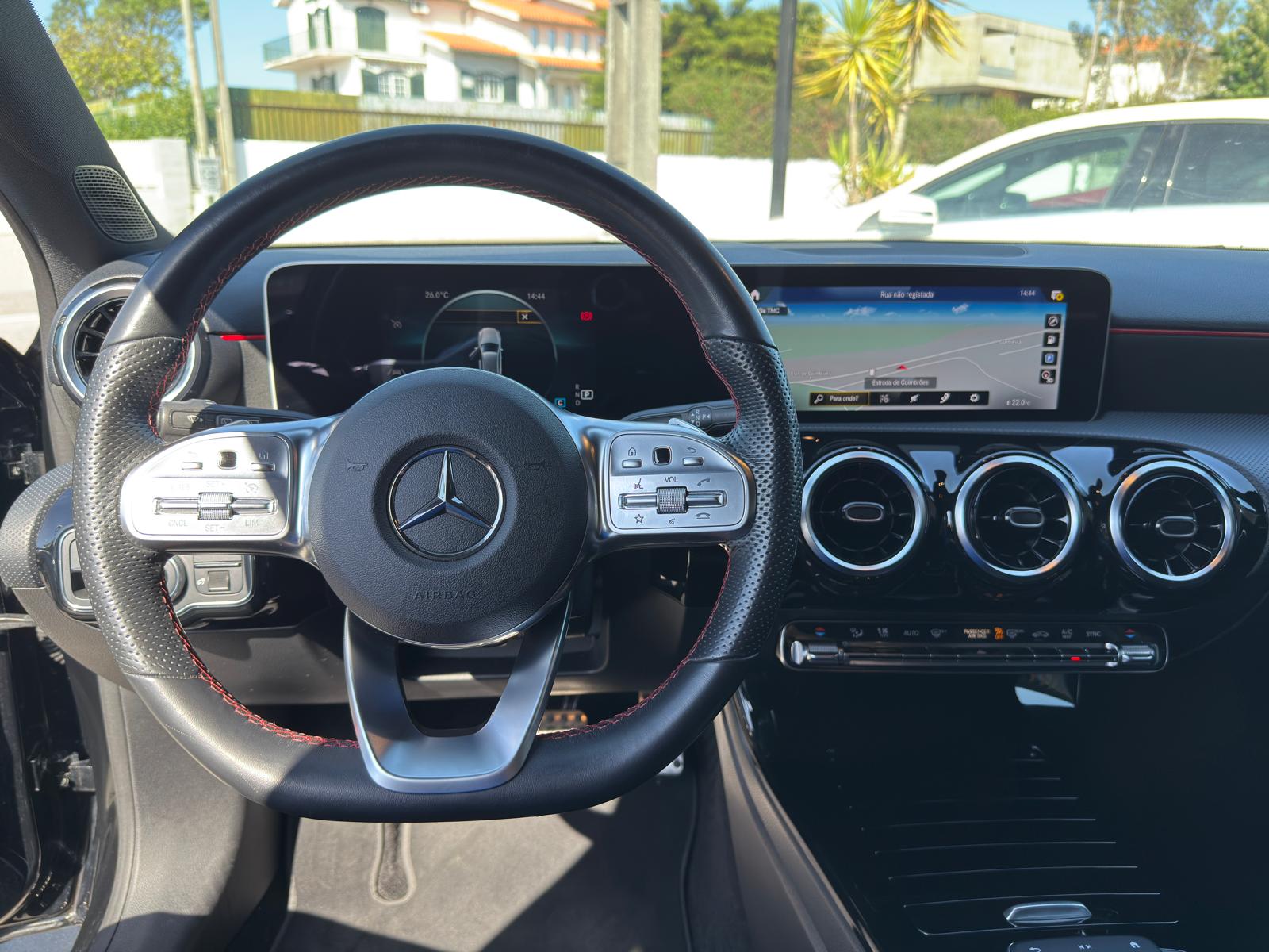 
								Mercedes-Benz Classe A 180 d AMG total									