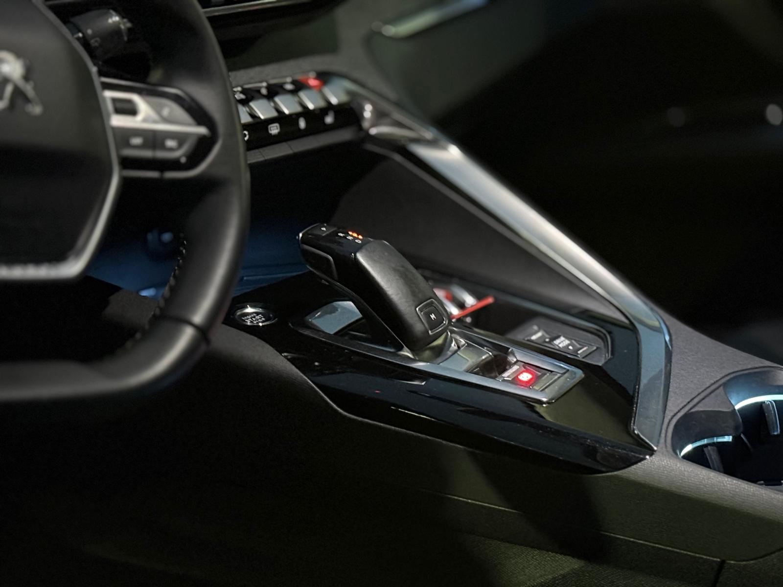 
								Peugeot 3008 1.2 PureTech Allure EAT6 total									