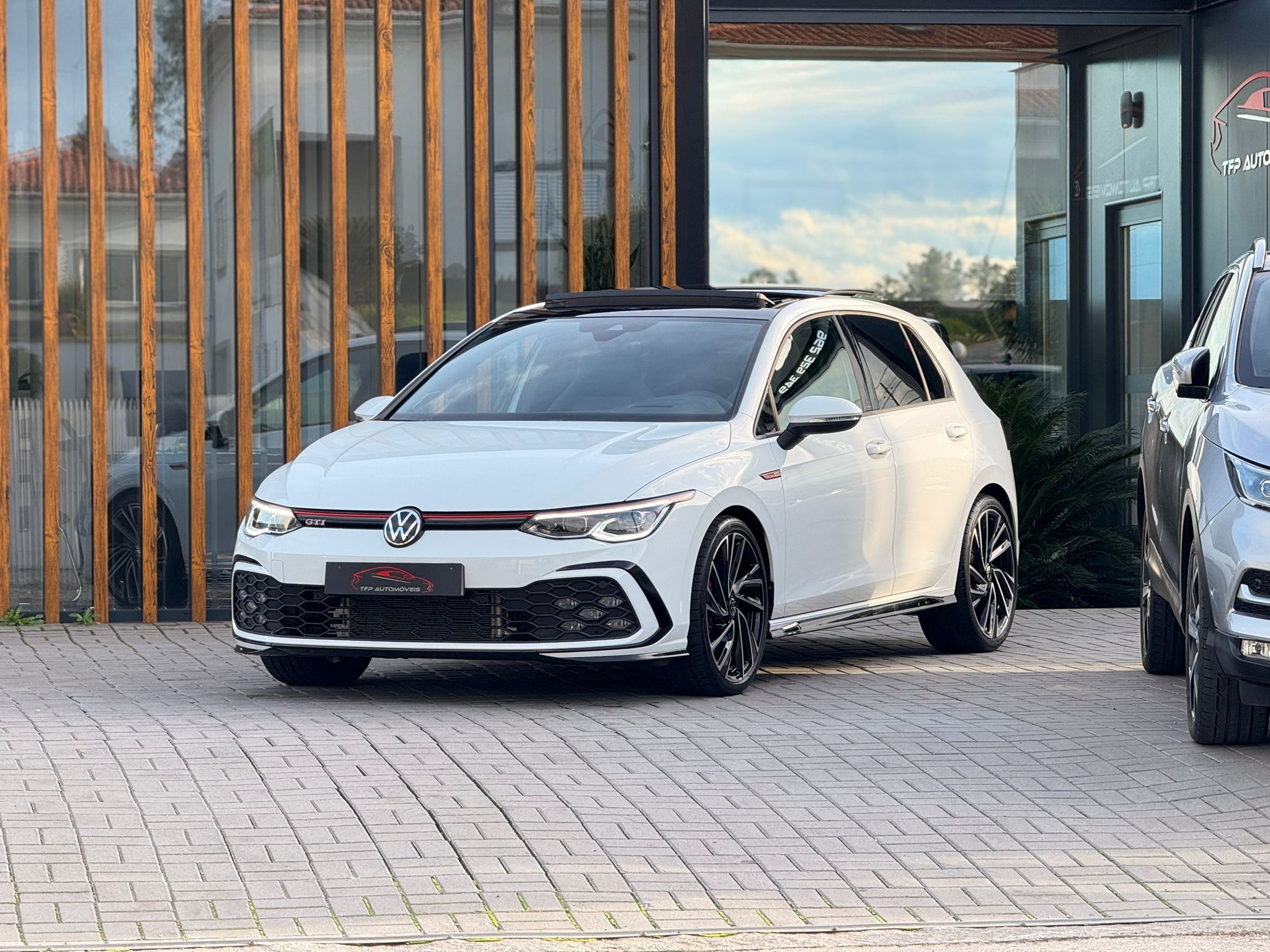 
								VW Golf 2.0 TSI GTI DSG Performance total									