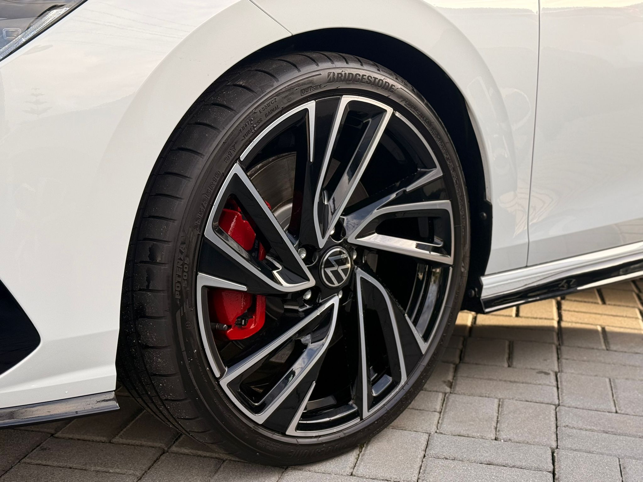 
								VW Golf 2.0 TSI GTI DSG Performance total									