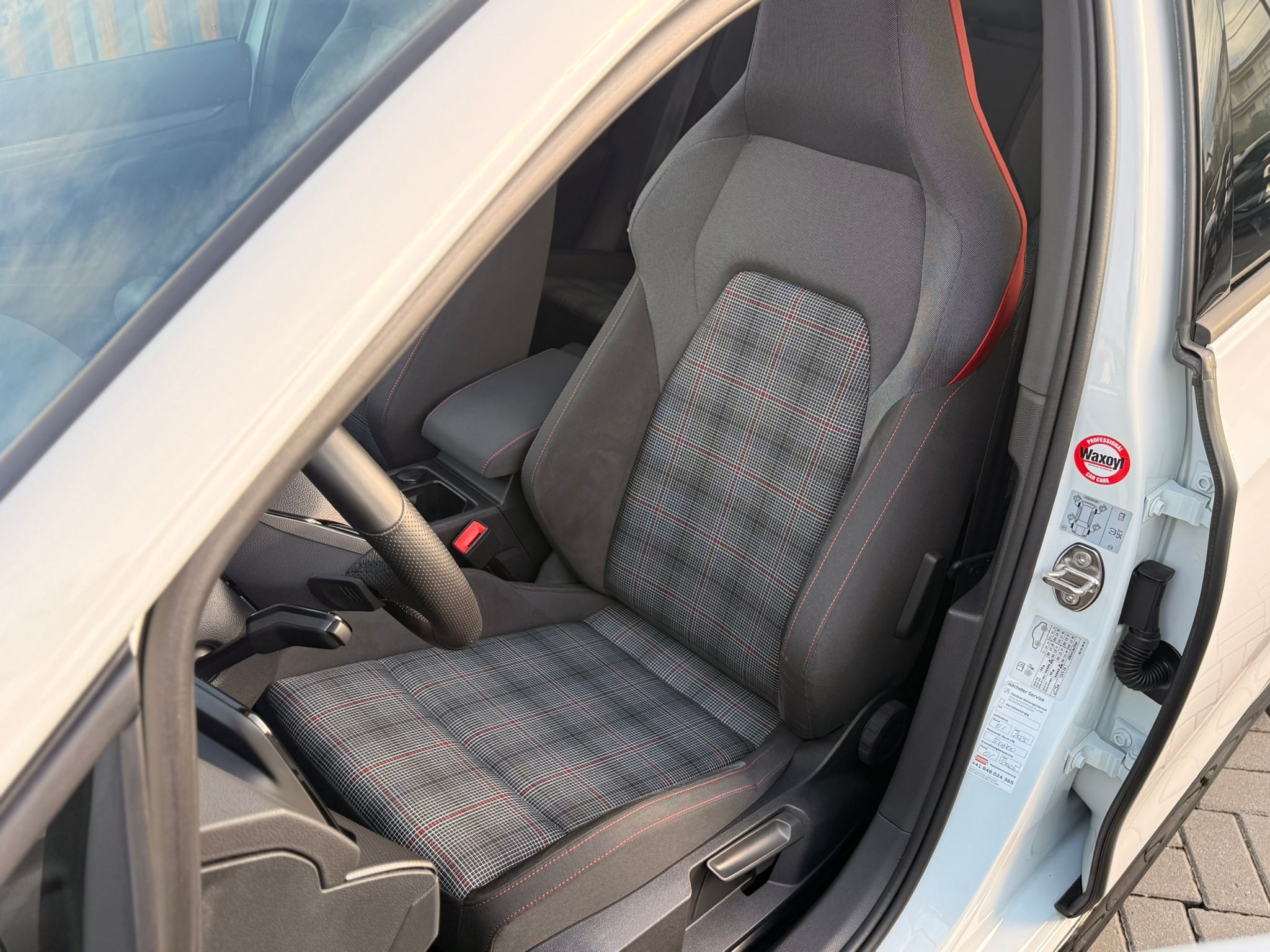 
								VW Golf 2.0 TSI GTI DSG Performance total									