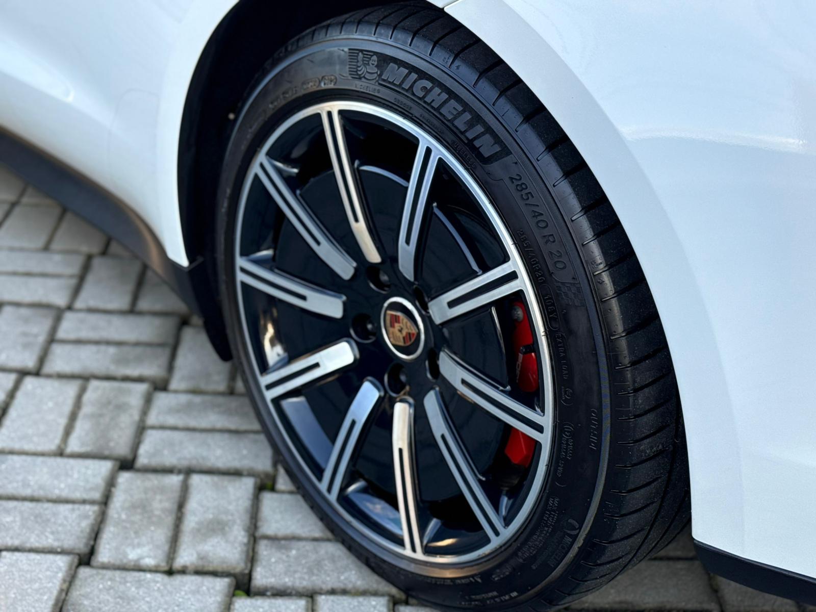 
								Porsche Taycan 4S 2020 total									