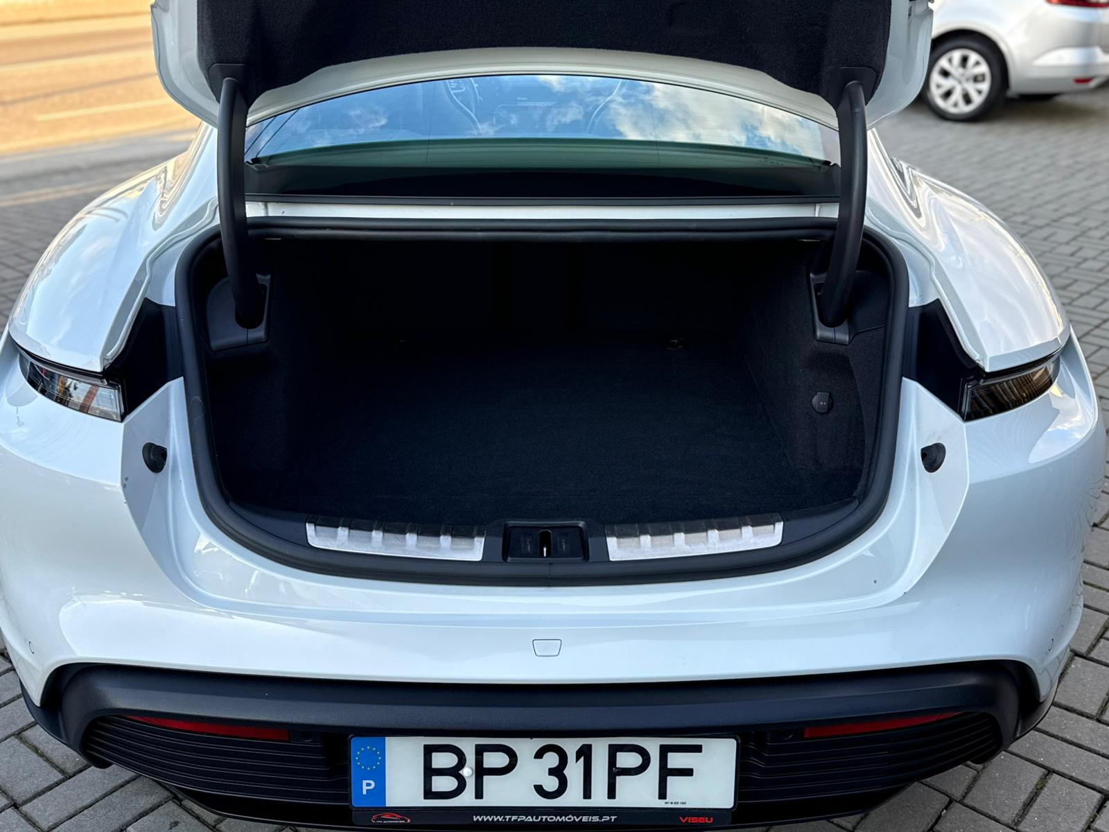 
								Porsche Taycan 4S 2020 total									