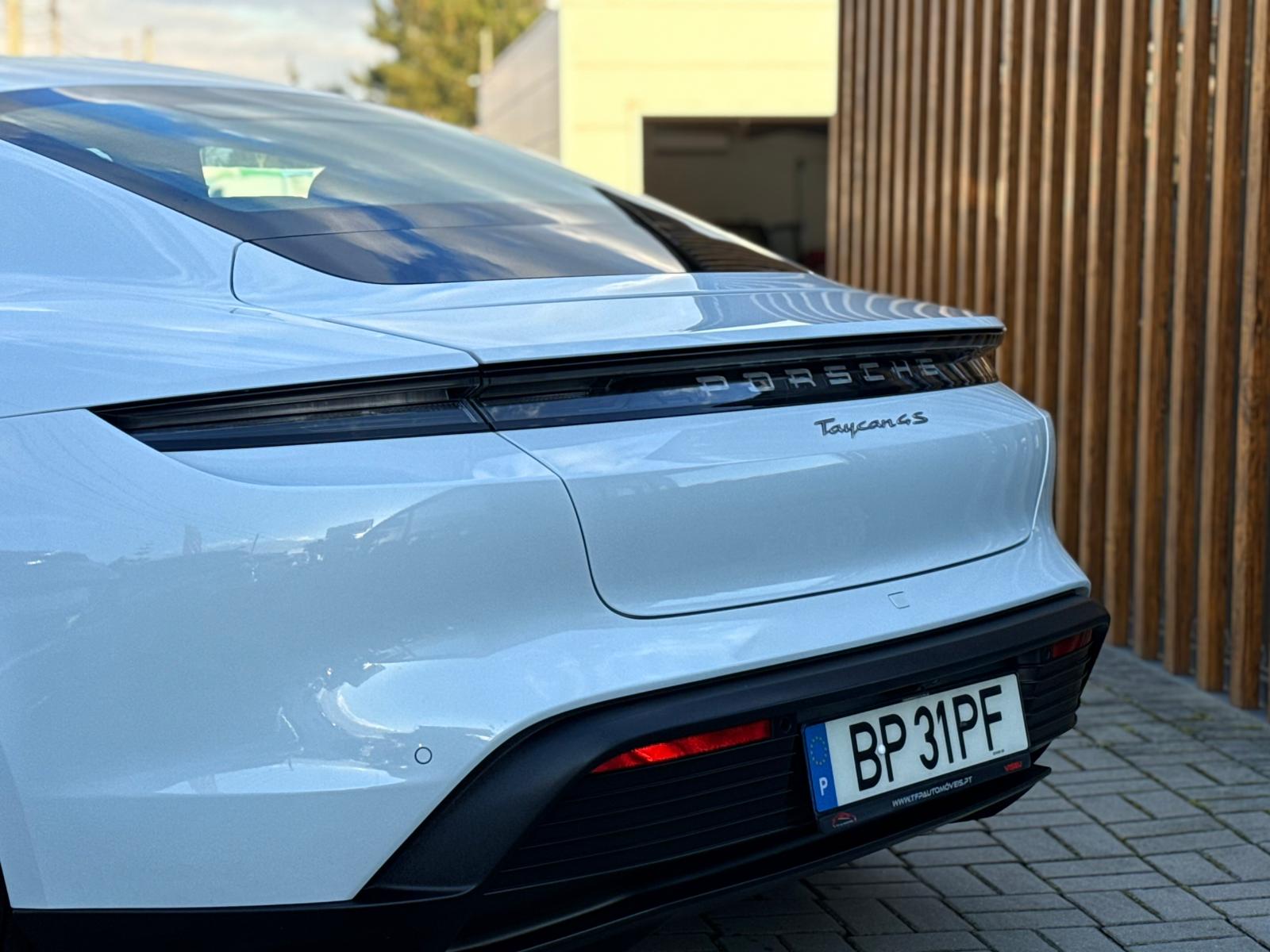 
								Porsche Taycan 4S 2020 total									