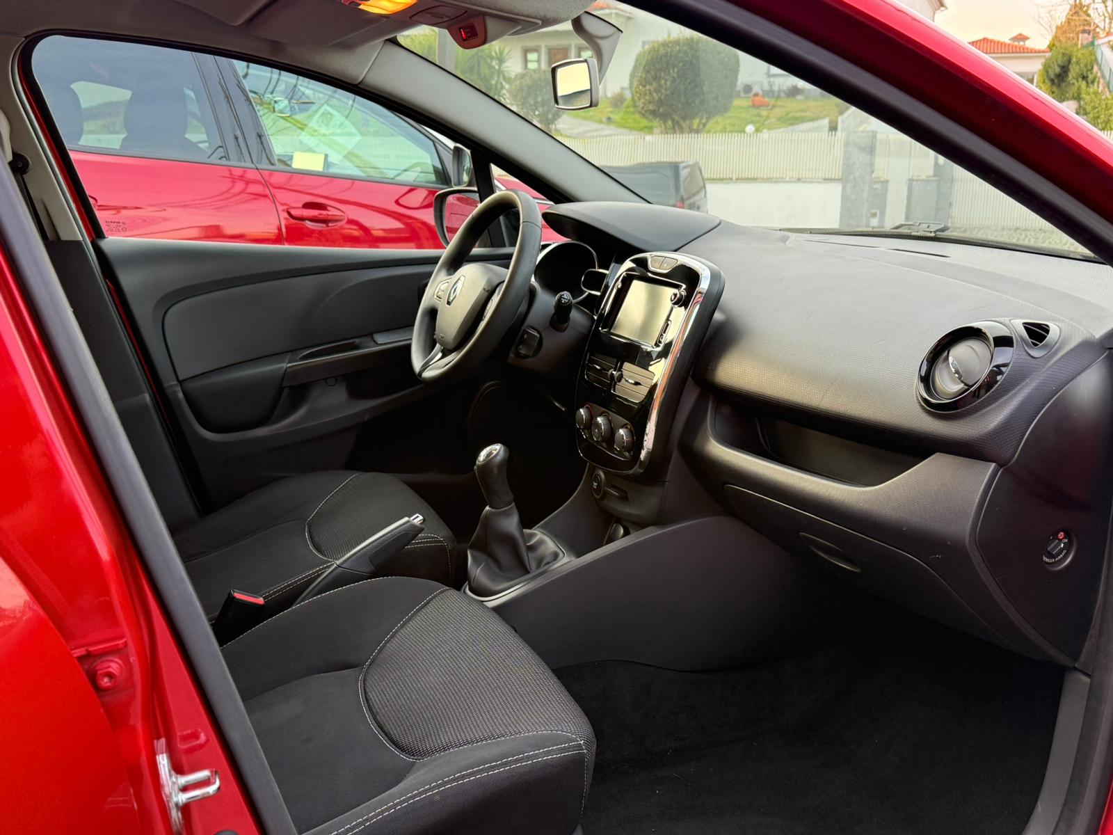 
								Renault Clio 900 TCE Dinamic total									