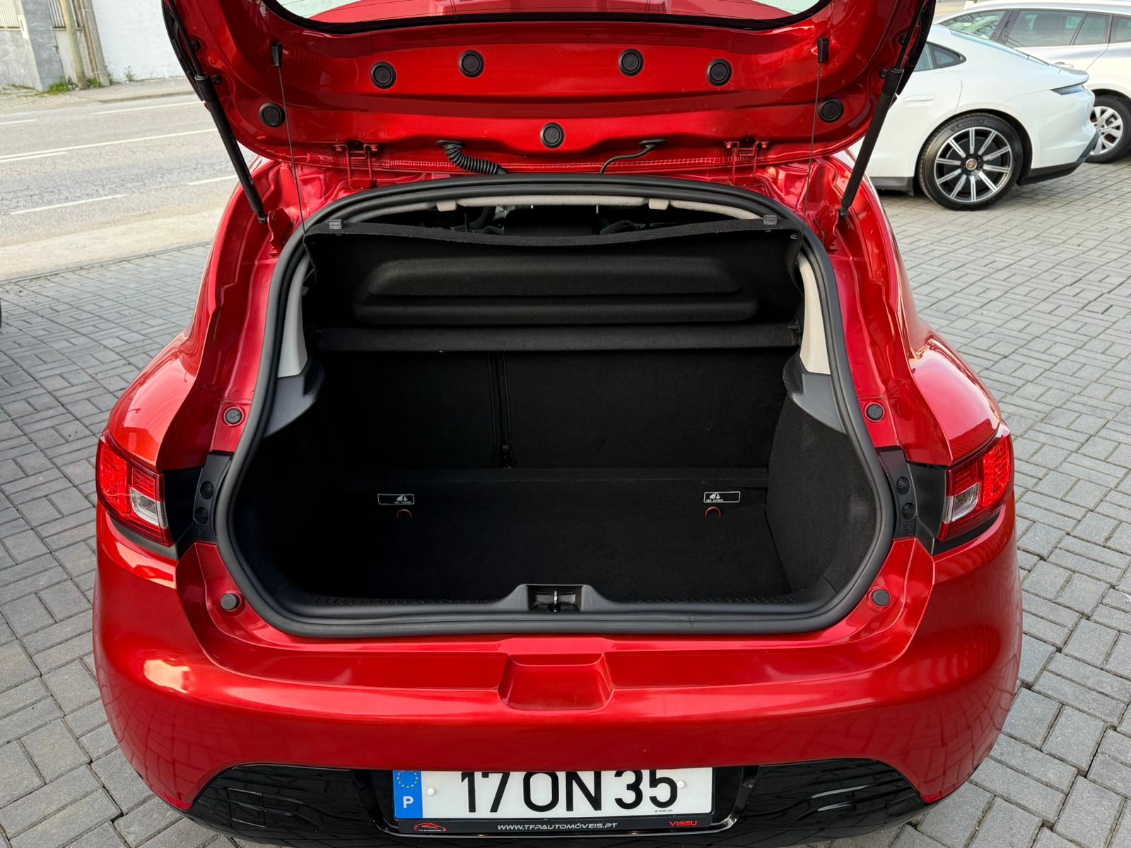 
								Renault Clio 900 TCE Dinamic total									