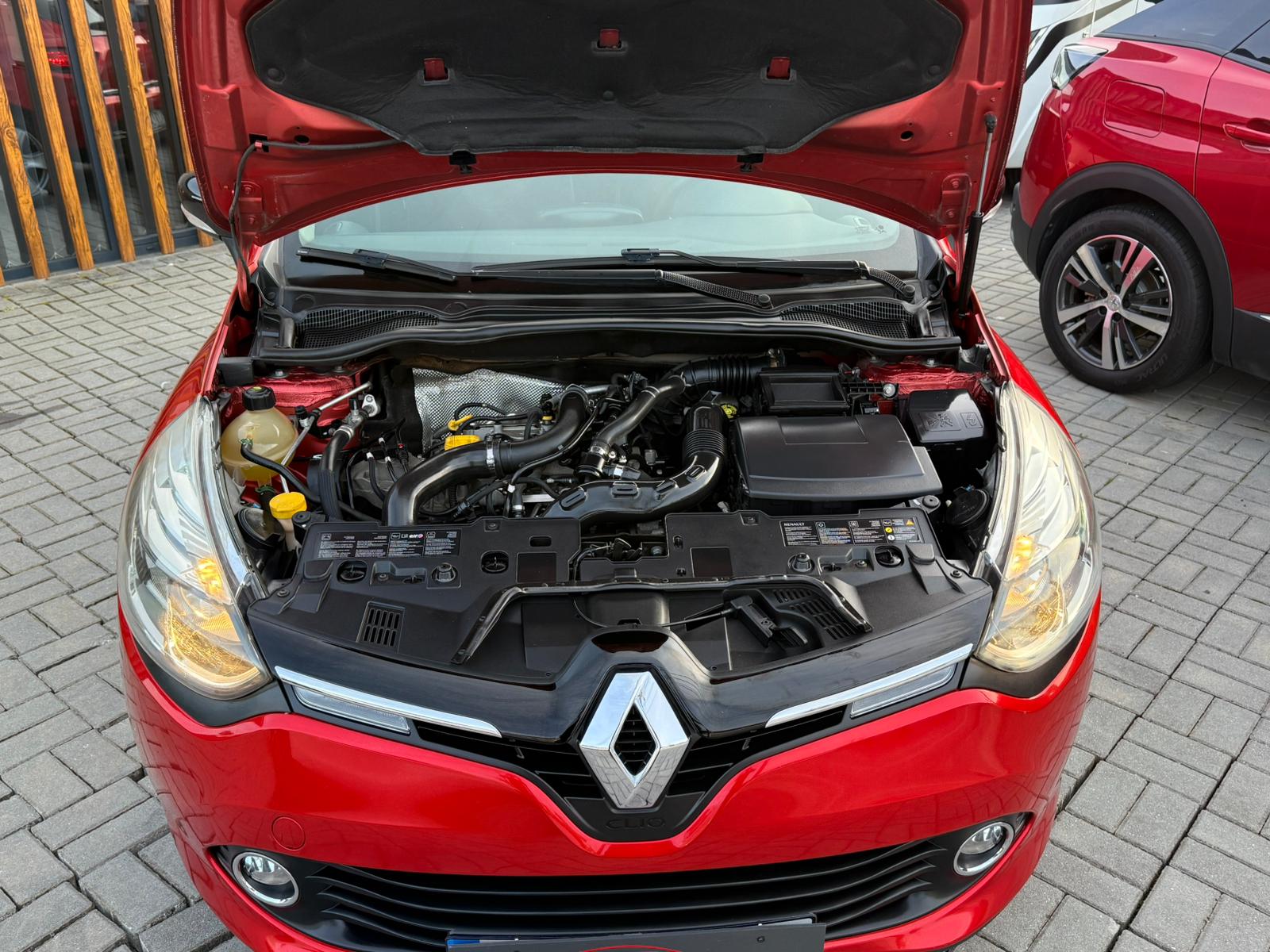 
								Renault Clio 900 TCE Dinamic total									