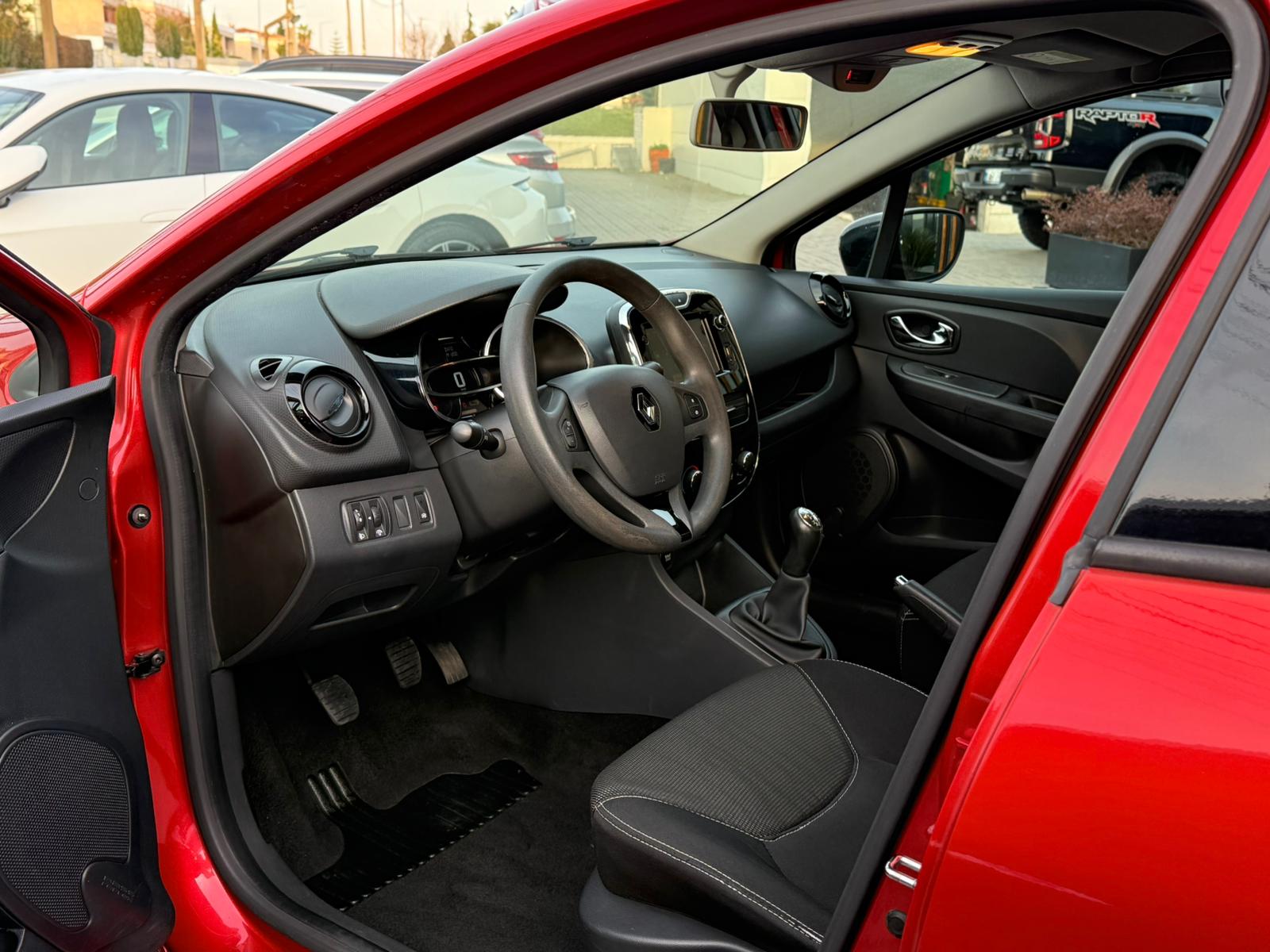 
								Renault Clio 900 TCE Dinamic total									