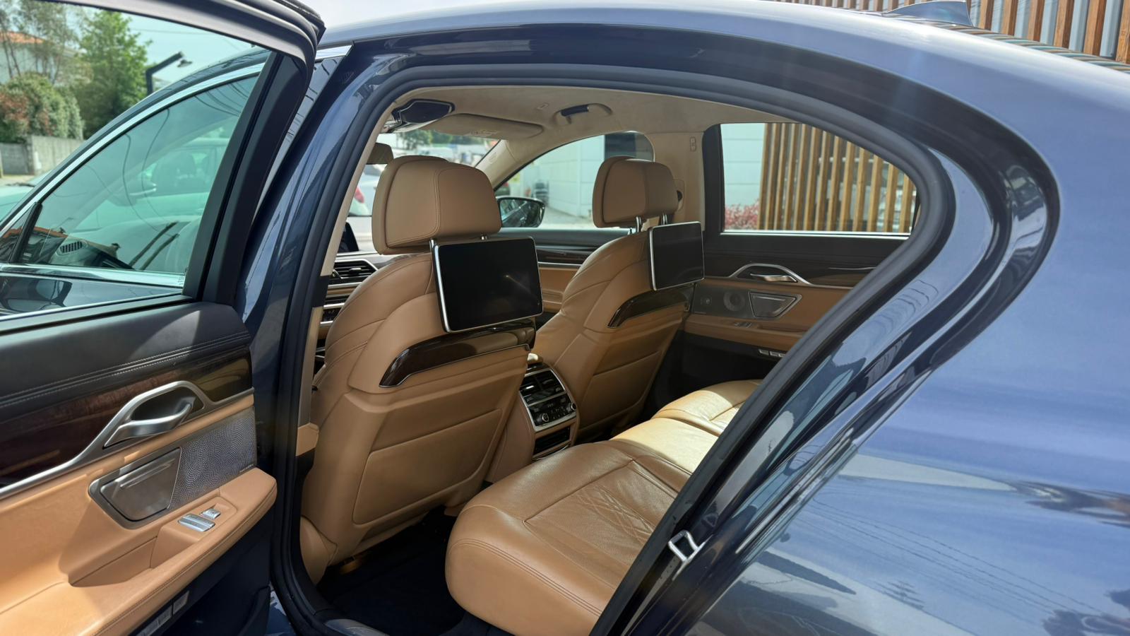 
								BMW 730d 2015 Full Extras total									