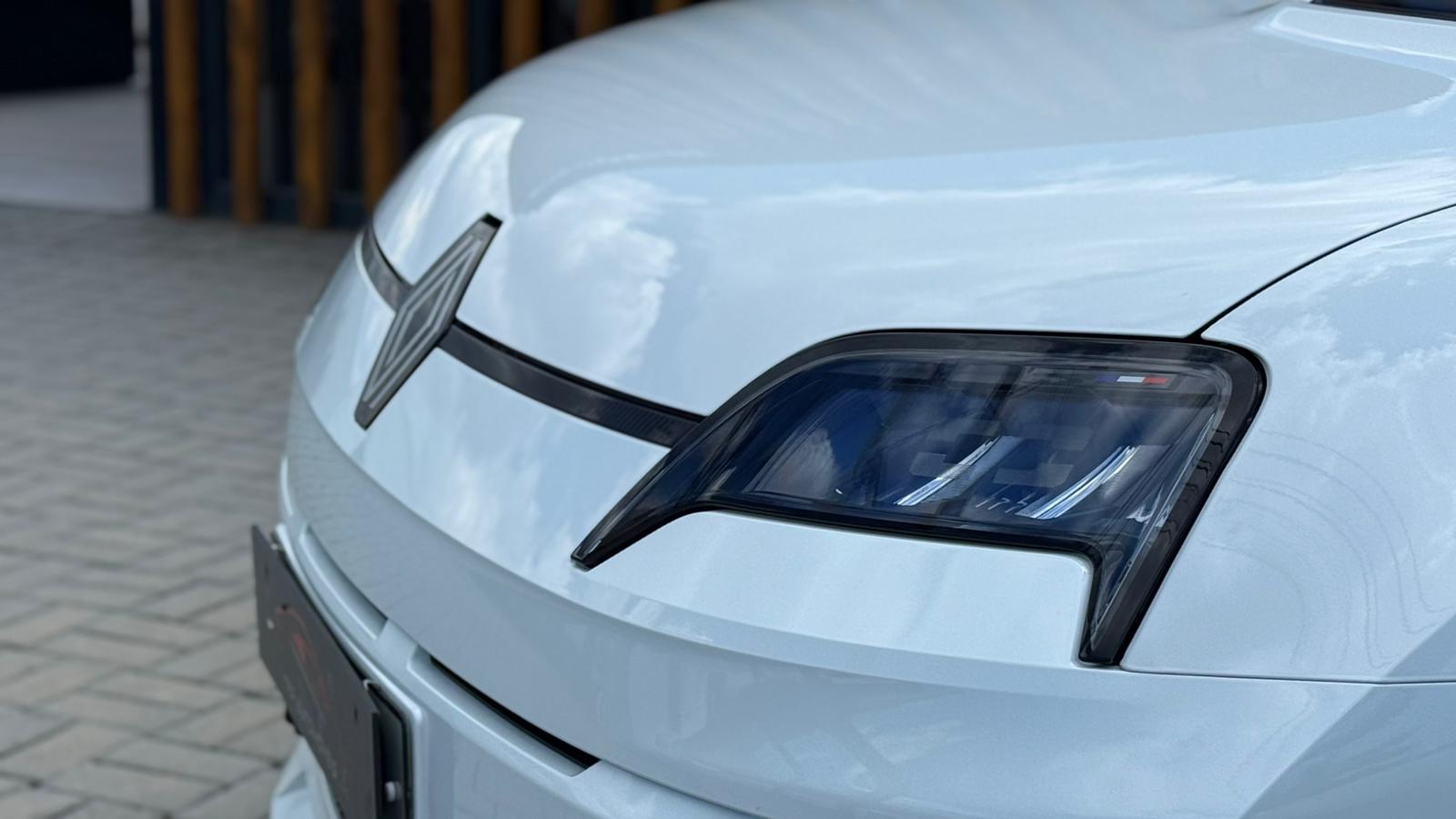 
								Renault 5 E-Tech Iconic 52 kw 150 cv total									