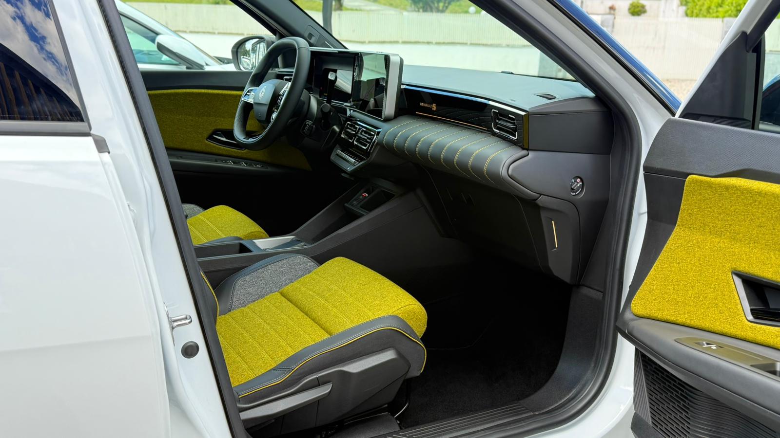 
								Renault 5 E-Tech Iconic 52 kw 150 cv total									