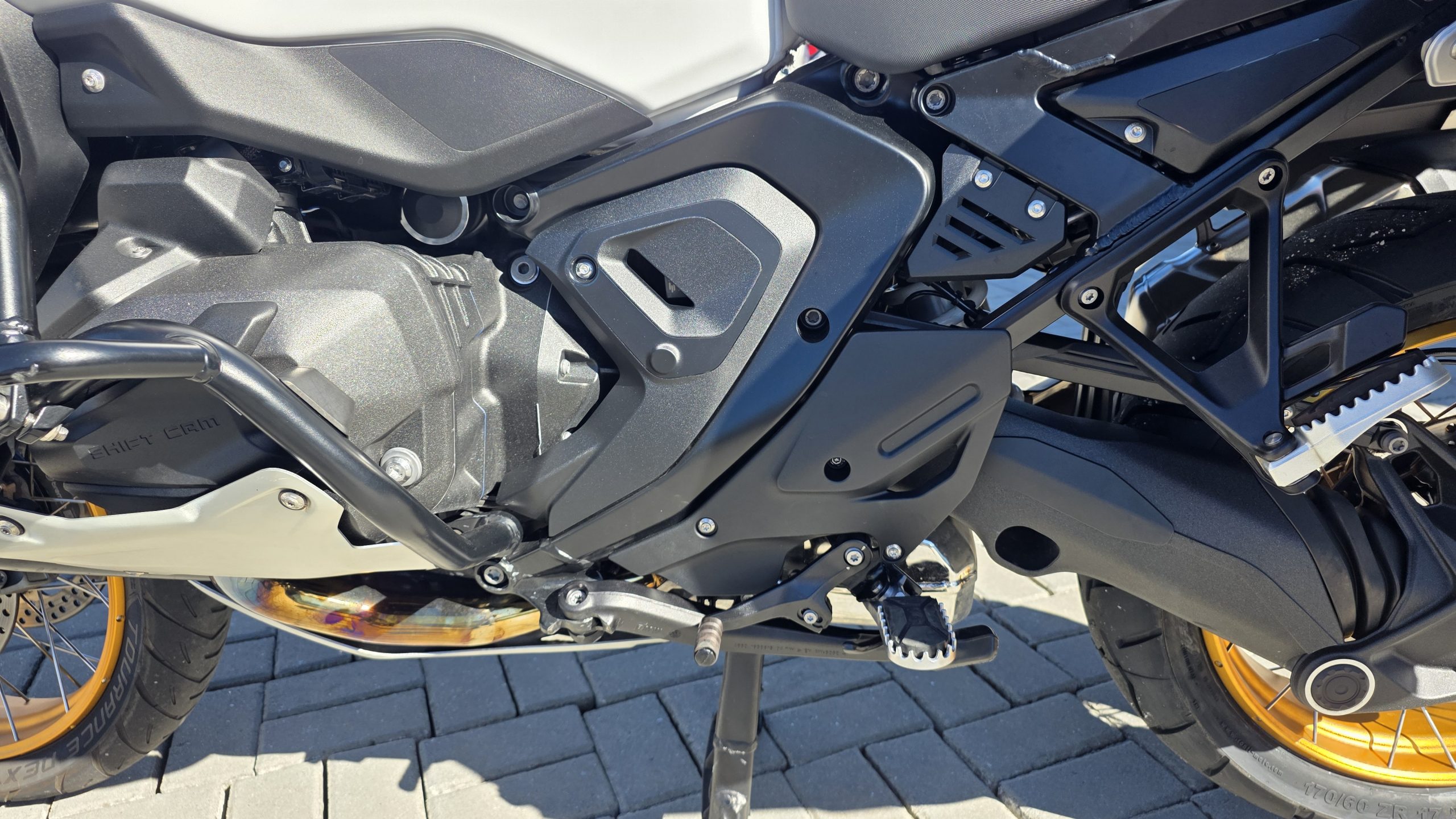 
								BMW R 1300 GS Adventure Trophy total									