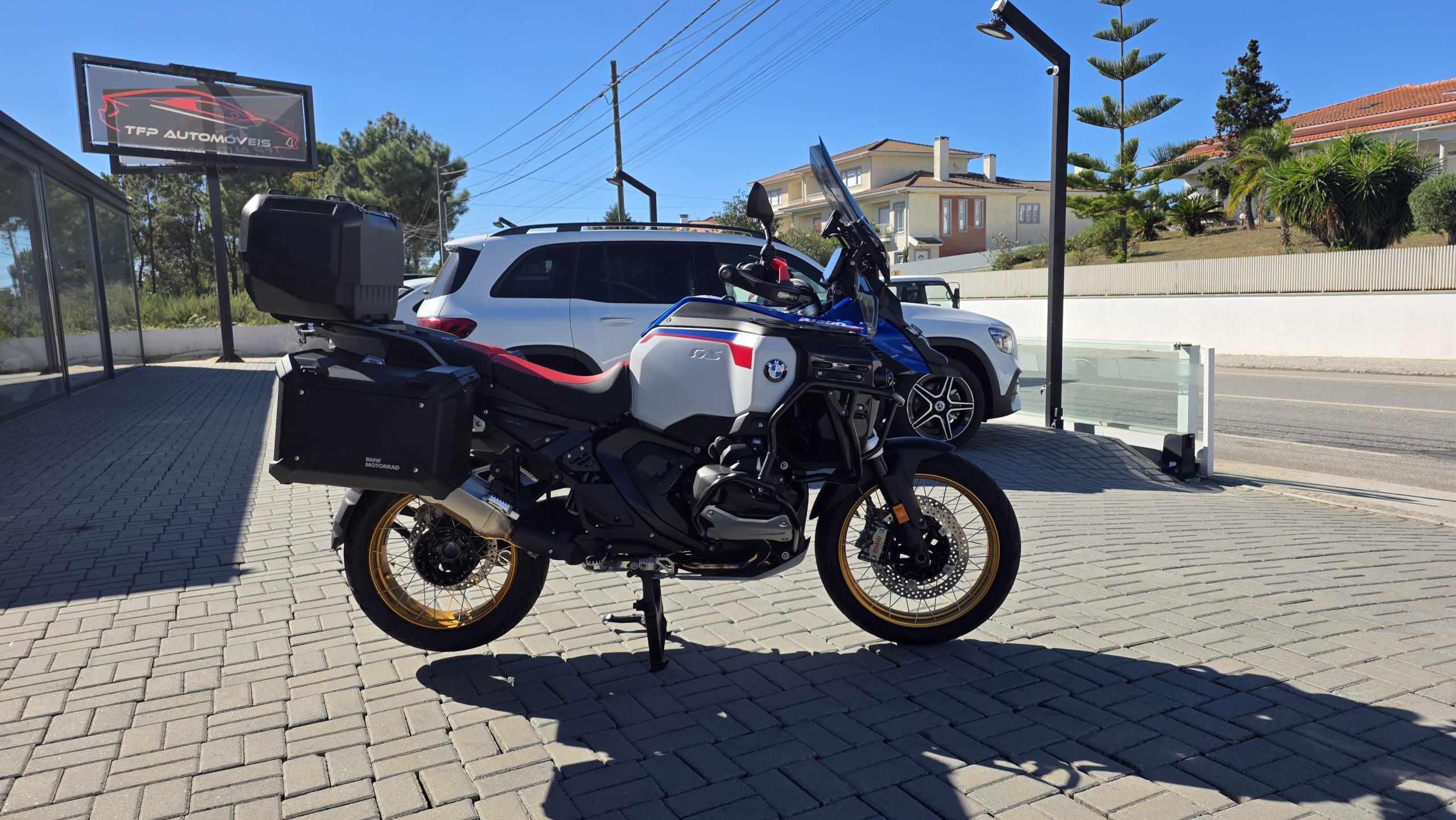 
								BMW R 1300 GS Adventure Trophy total									