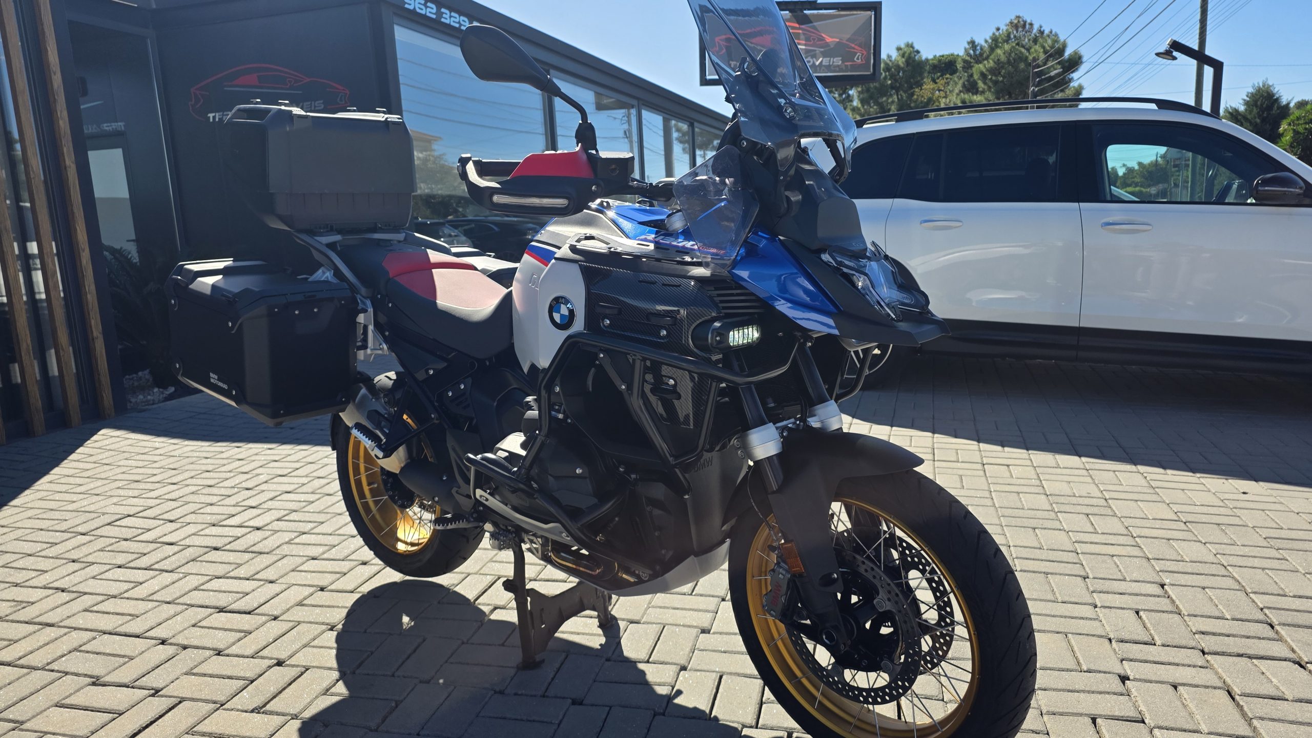 
								BMW R 1300 GS Adventure Trophy total									