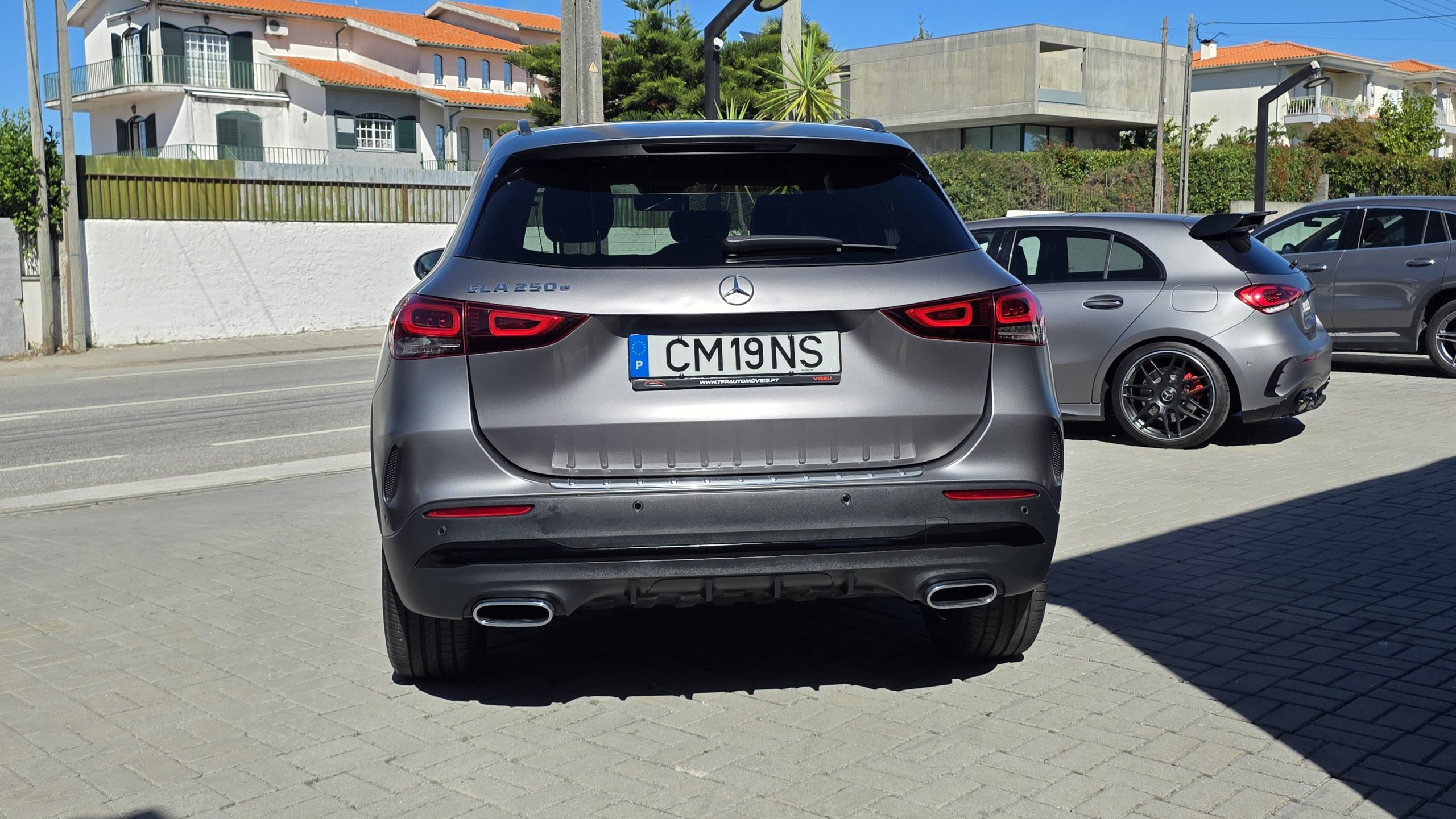 
								Mercedes Gla 250e AMG 2021 total									