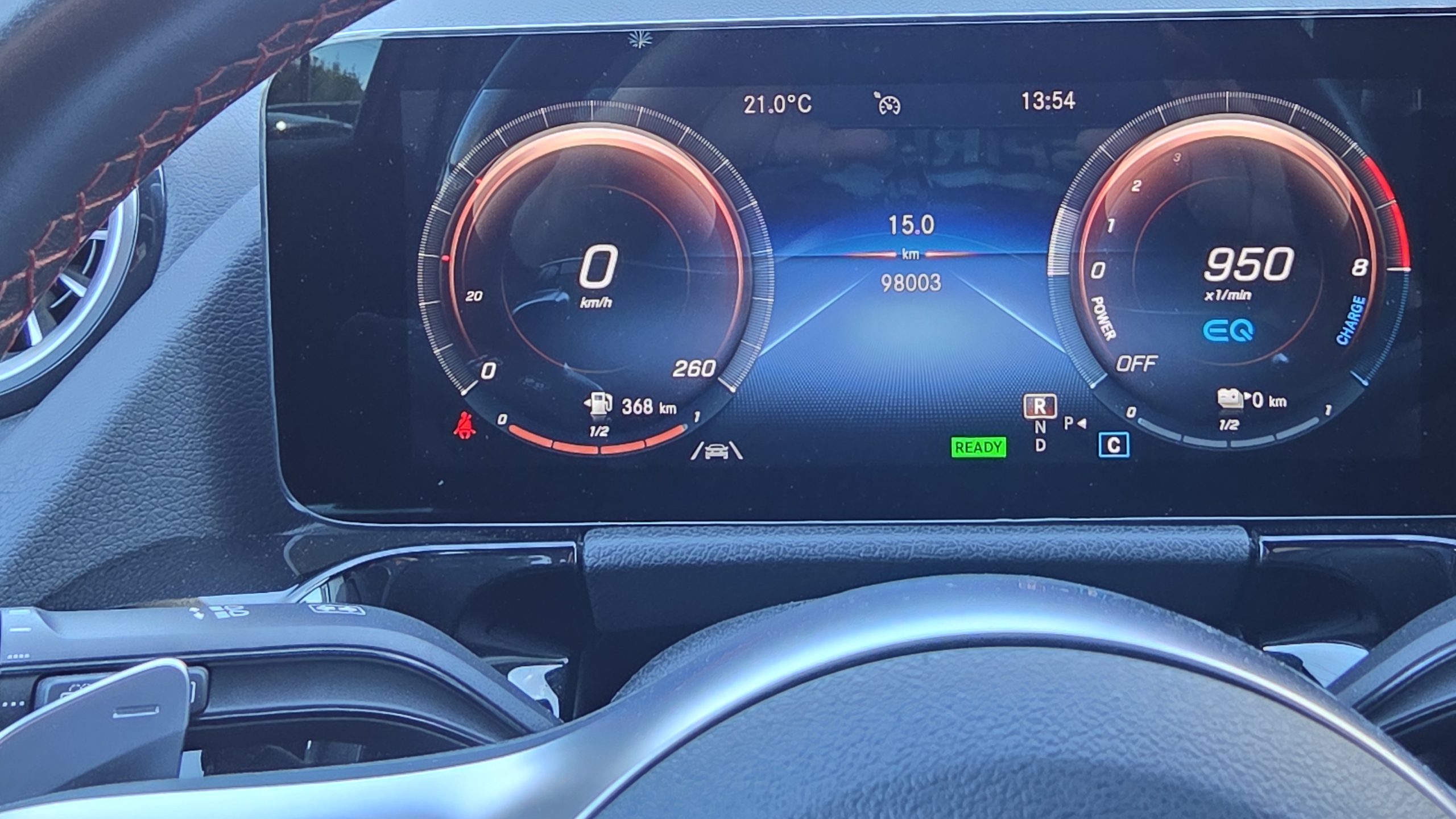 
								Mercedes Gla 250e AMG 2021 total									