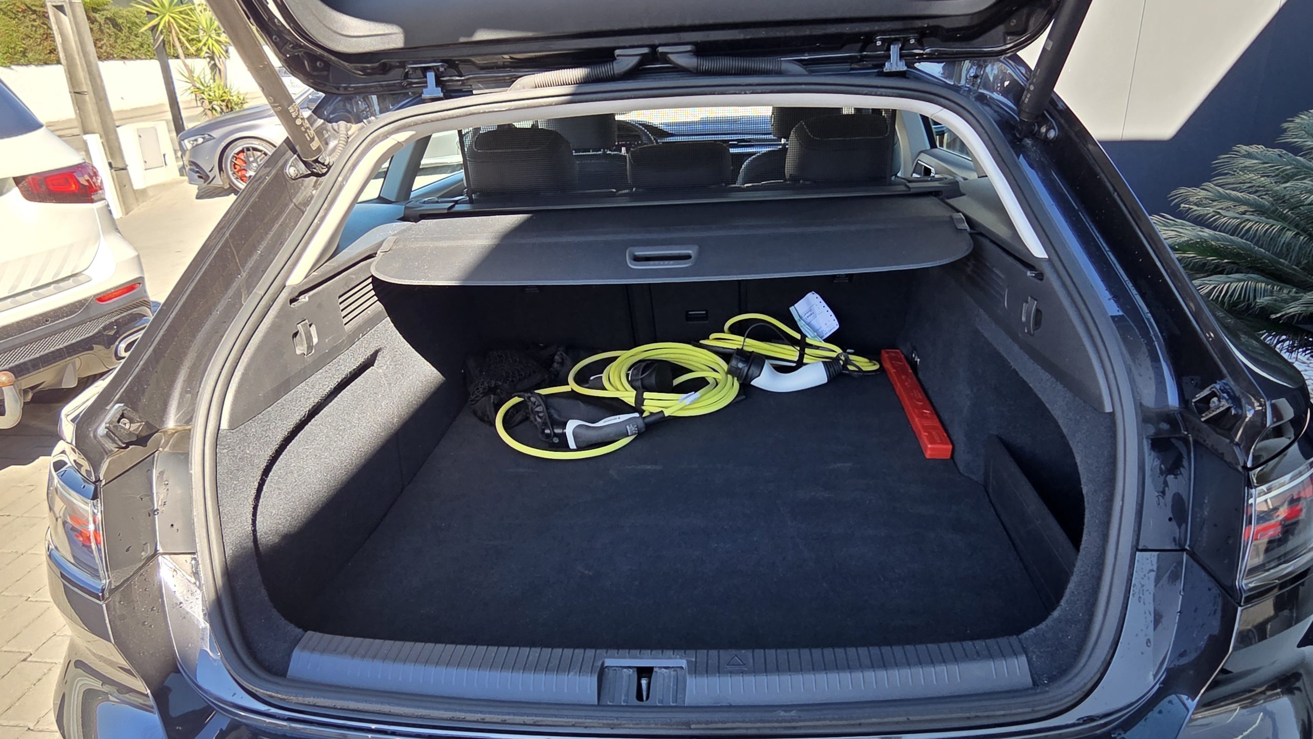 
								VW Arteon 1.4 TSI eHybrid Elegance total									